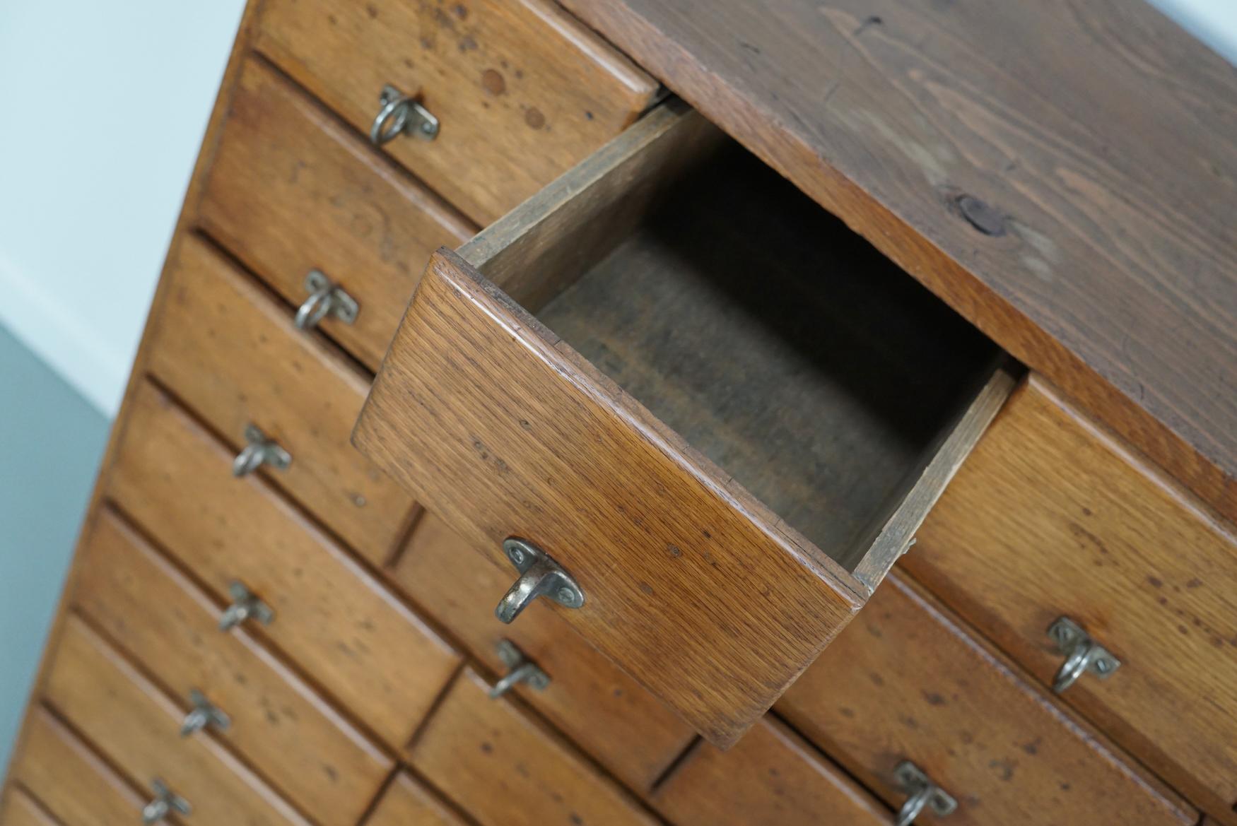 Deutscher Apothekerschrank aus Kiefer und Eiche, 1950er Jahre im Angebot 3