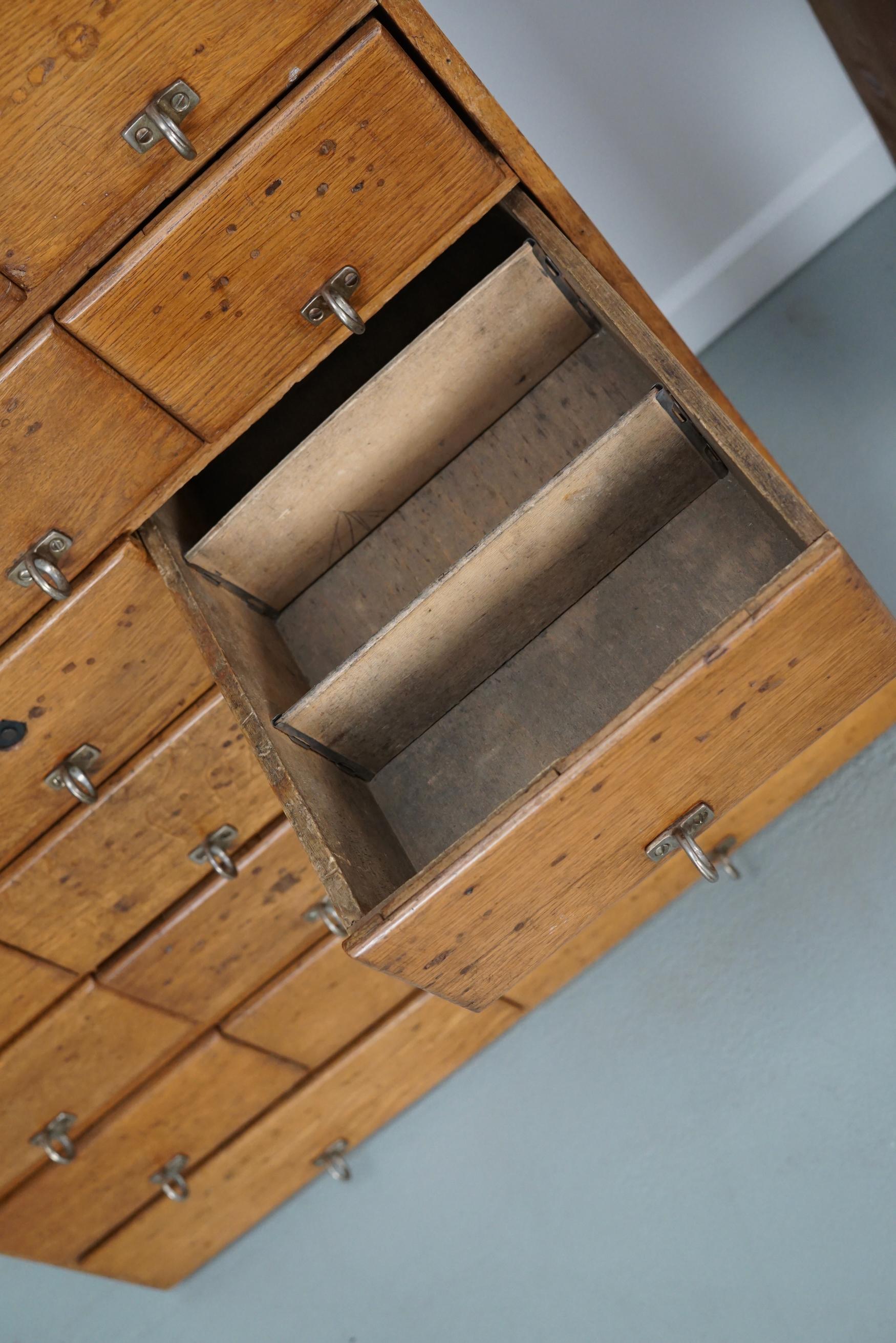 Deutscher Apothekerschrank aus Kiefer und Eiche, 1950er Jahre im Angebot 4