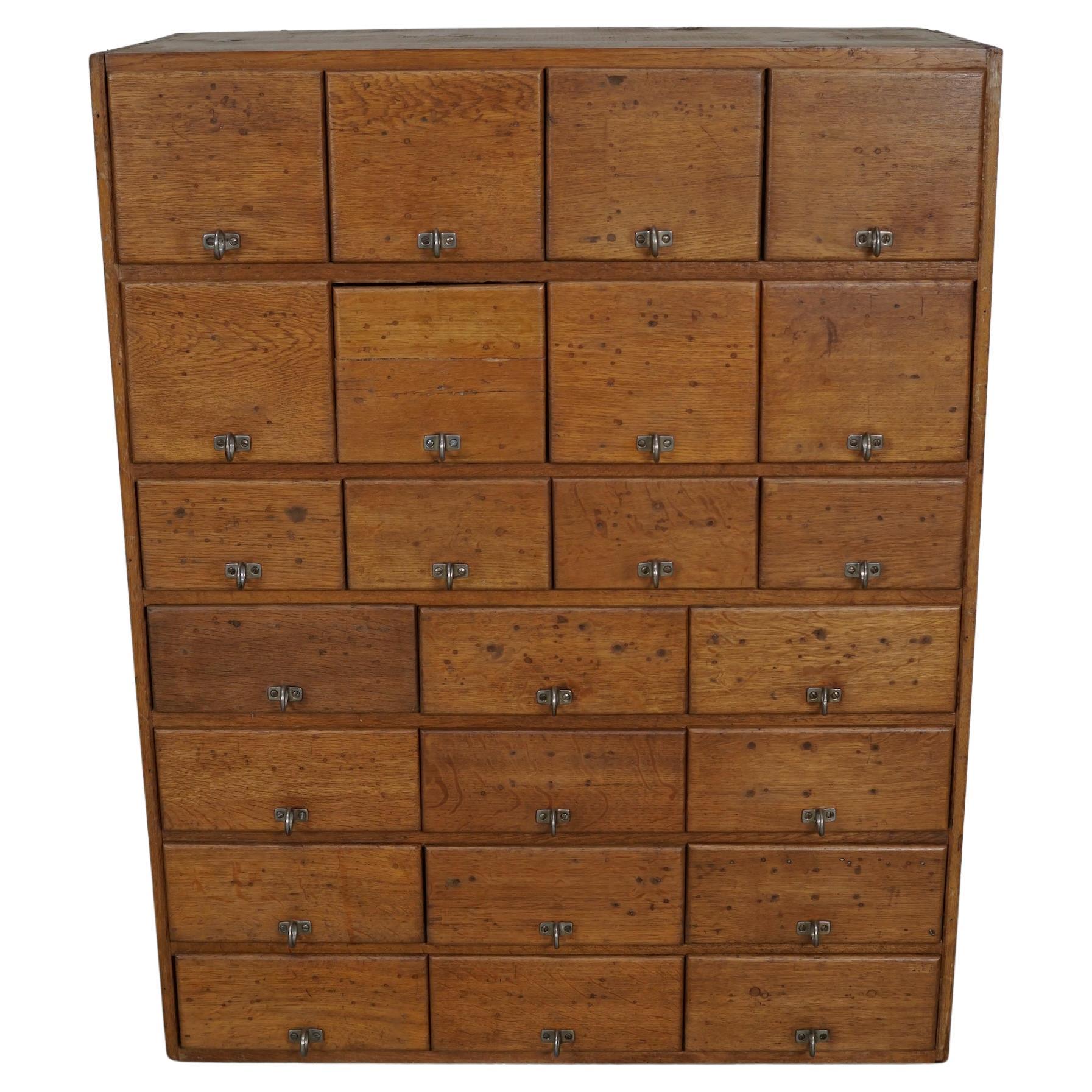 Cabinet d
apothicaire vintage en pin et Oak allemand, 1950s