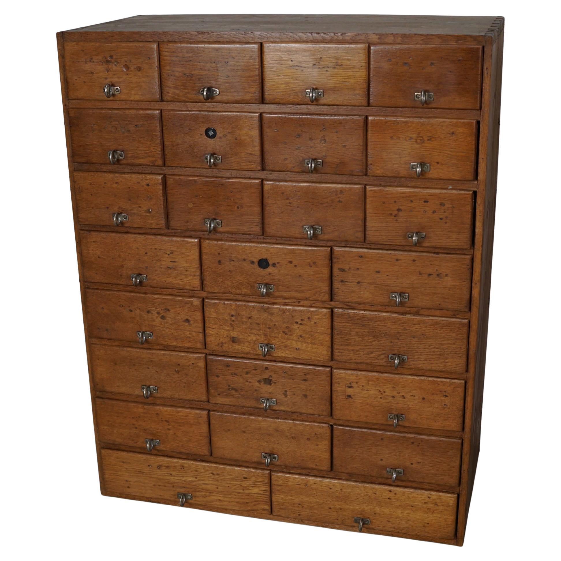 Cabinet d
apothicaire vintage en pin et Oak allemand, 1950s