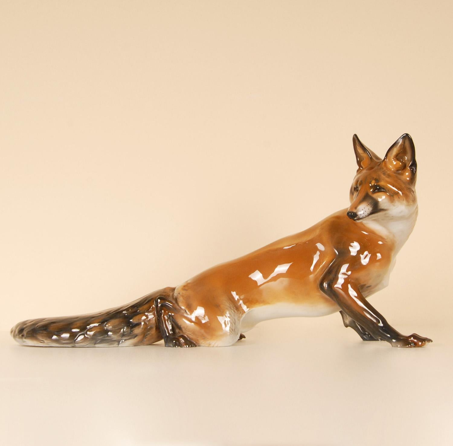 Fait main Figurine vintage en porcelaine allemande, grande figurine d'animal de renard du milieu du siècle Rosenthal  en vente