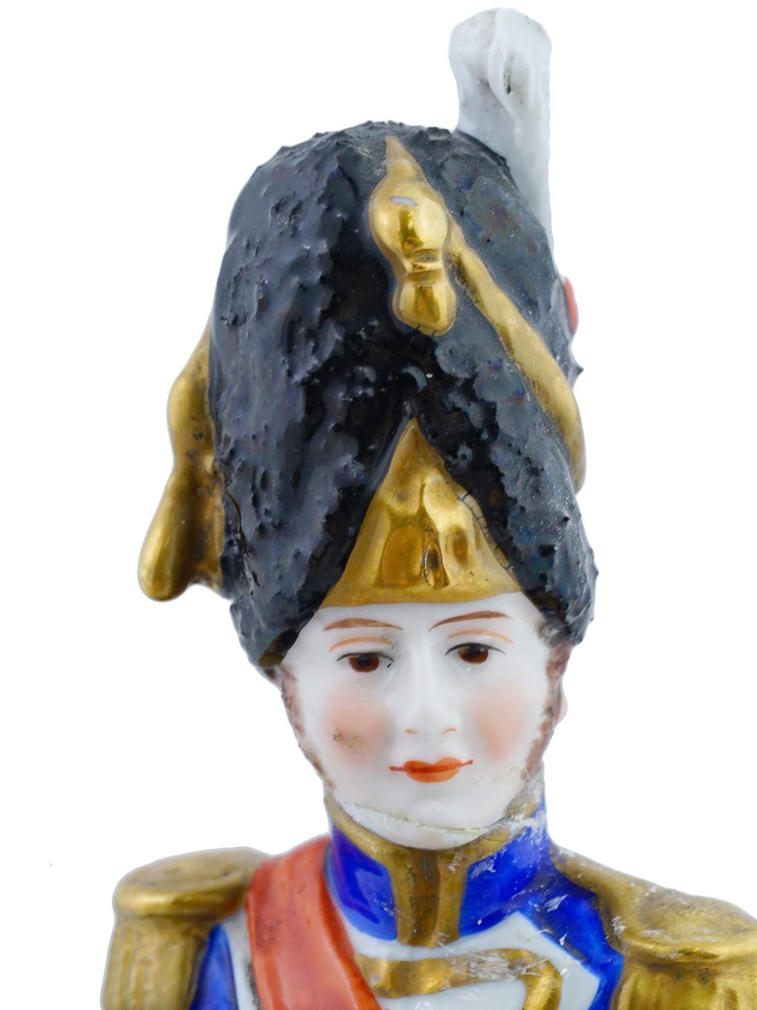 Porcelaine Figurine d'officier de cavalerie napoléonien vintage en porcelaine allemande en vente
