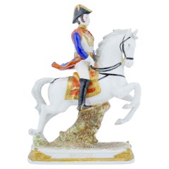 Figurina in porcellana tedesca d'epoca di ufficiale di cavalleria napoleonica