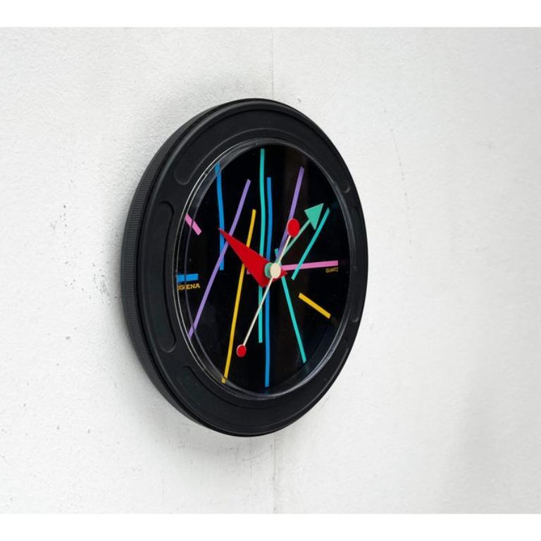 Horloge murale postmoderne allemande vintage de Condit, années 1980, en très bon état. Conçue de 1980 à 1989 Cette pièce porte une marque d'attribution.


Informations complémentaires :
MATERIAL Plastique
Couleur : Noir
Styles : Postmoderne
Pays