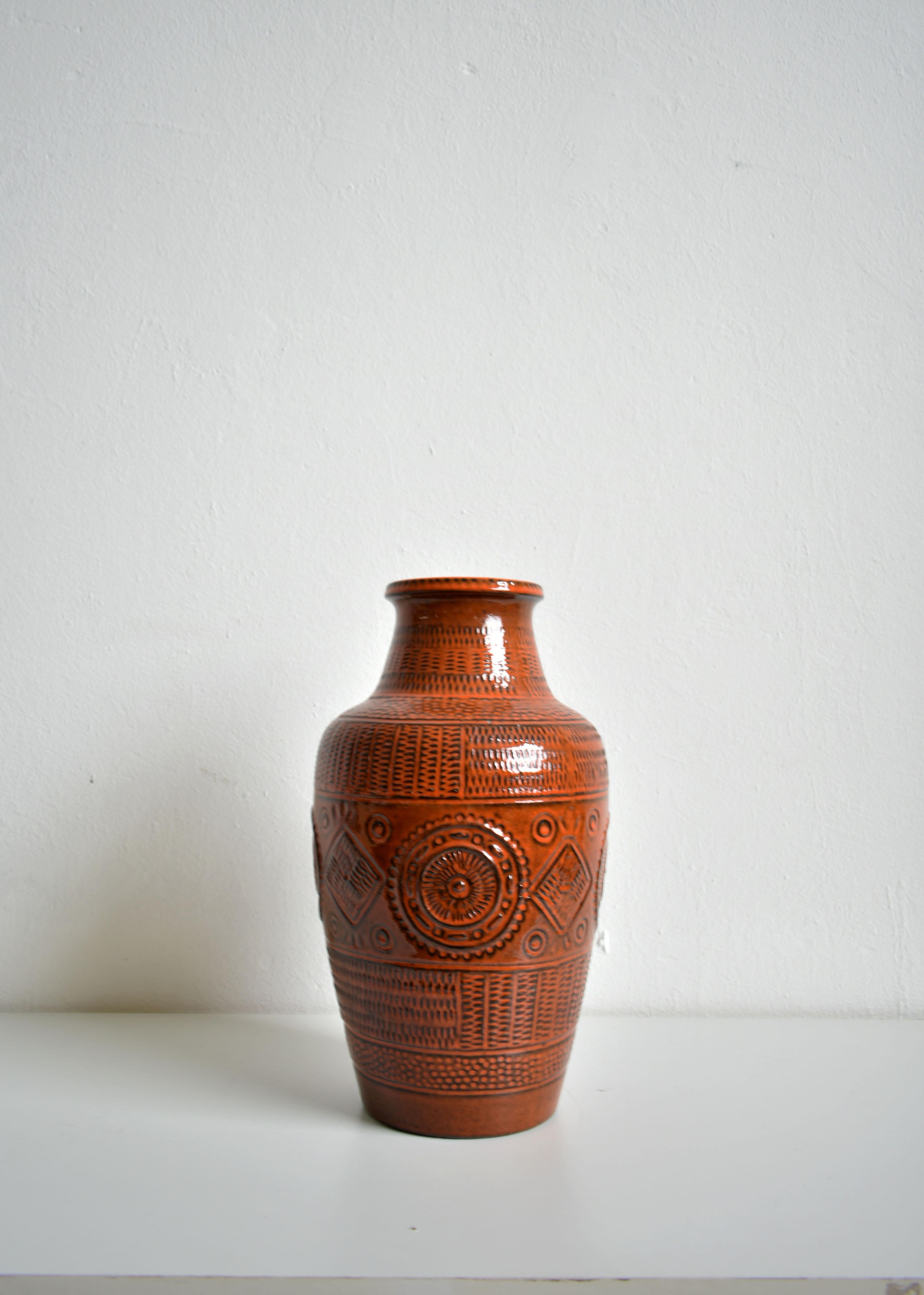 Beautiful German XL vase produced by Bay Keramik in the 1960s

Model 'Contura', signed at the bottom with number 550/45

The vase measures 45 cm in height

The vase is in very good vintage condition, without any damage or defects.
