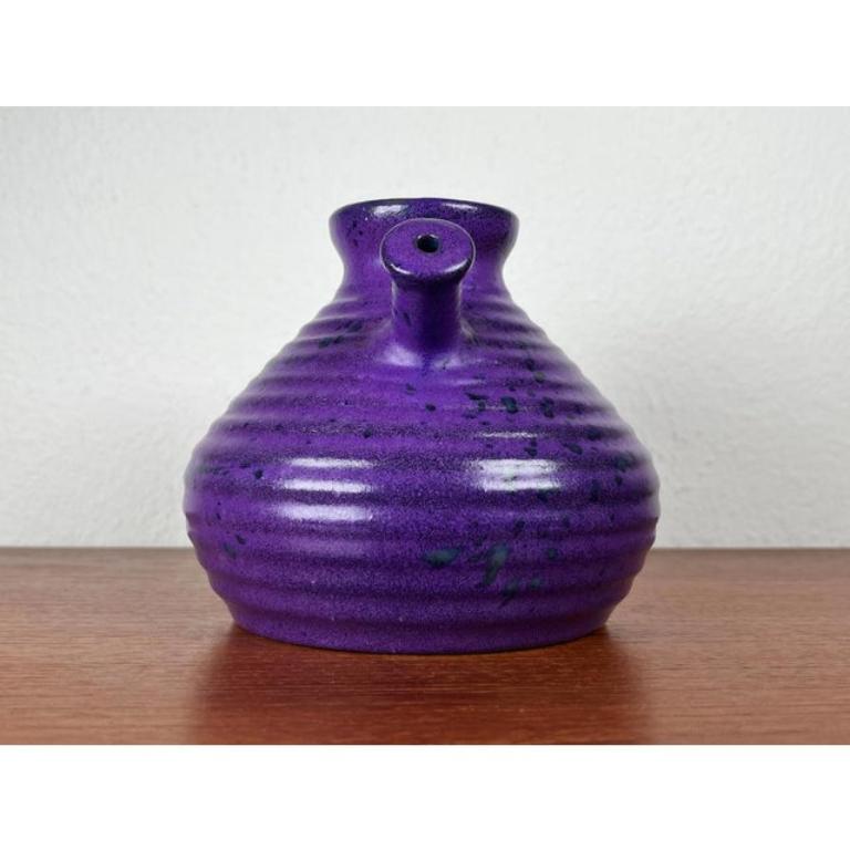 Pichet violet vintage de Marei Majolikafabrik Jean Fusss & Sohn, 1970 en vente 2