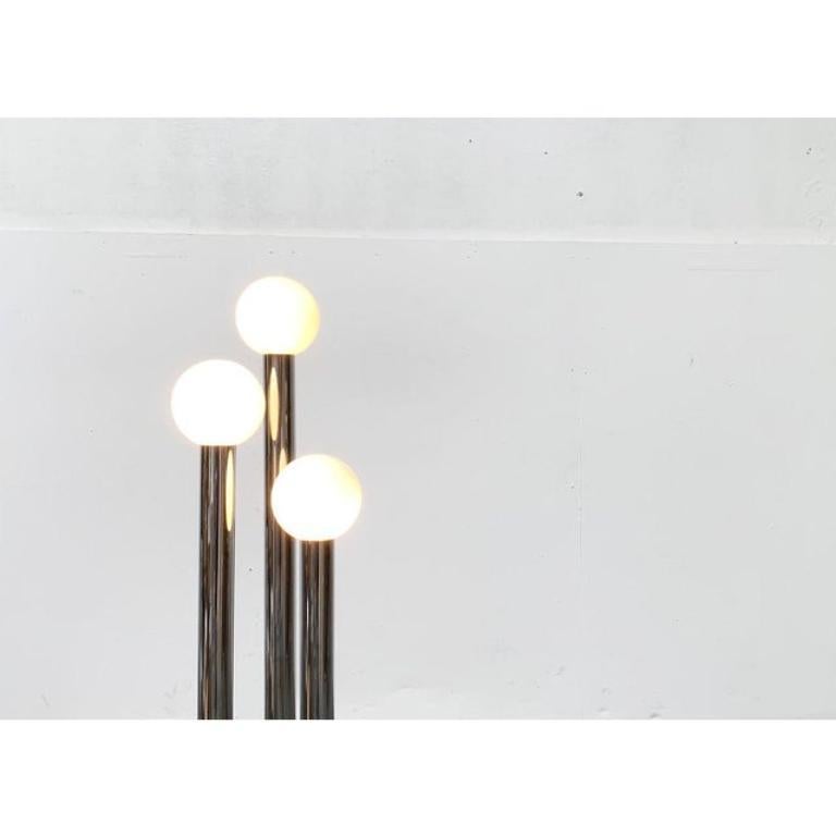 Mid-Century Modern Lampadaire allemand rare de l'ère spatiale en verre et métal, 1970 en vente