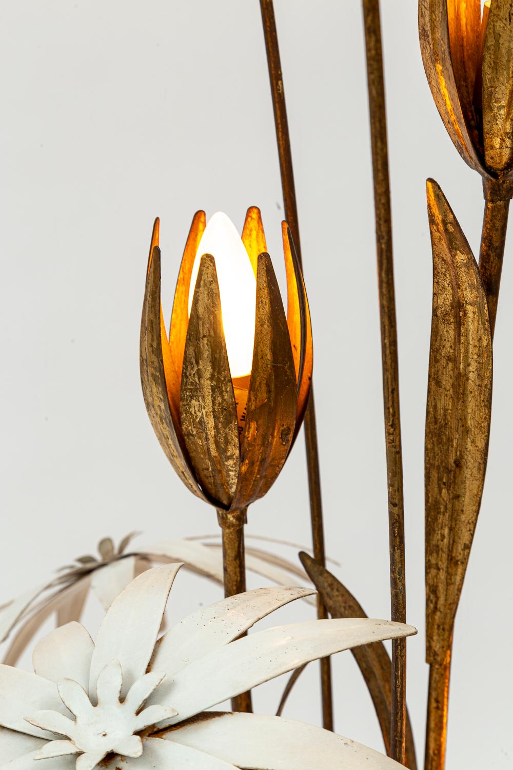 Hollywood Regency Lampadaire vintage allemand sculptural floral par Hans Kögl en vente
