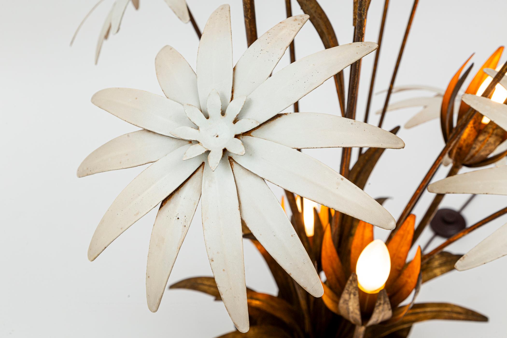 Allemand Lampadaire vintage allemand sculptural floral par Hans Kögl en vente