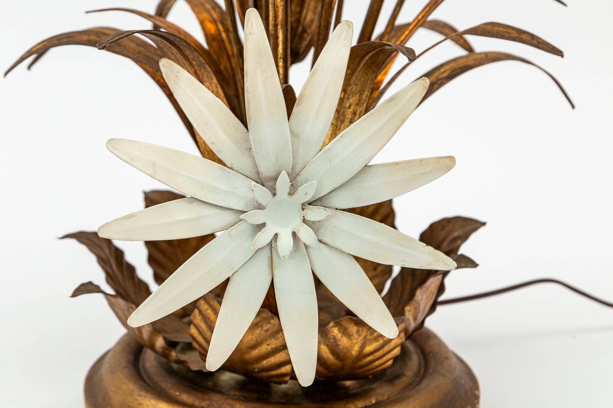 Émail Lampadaire vintage allemand sculptural floral par Hans Kögl en vente