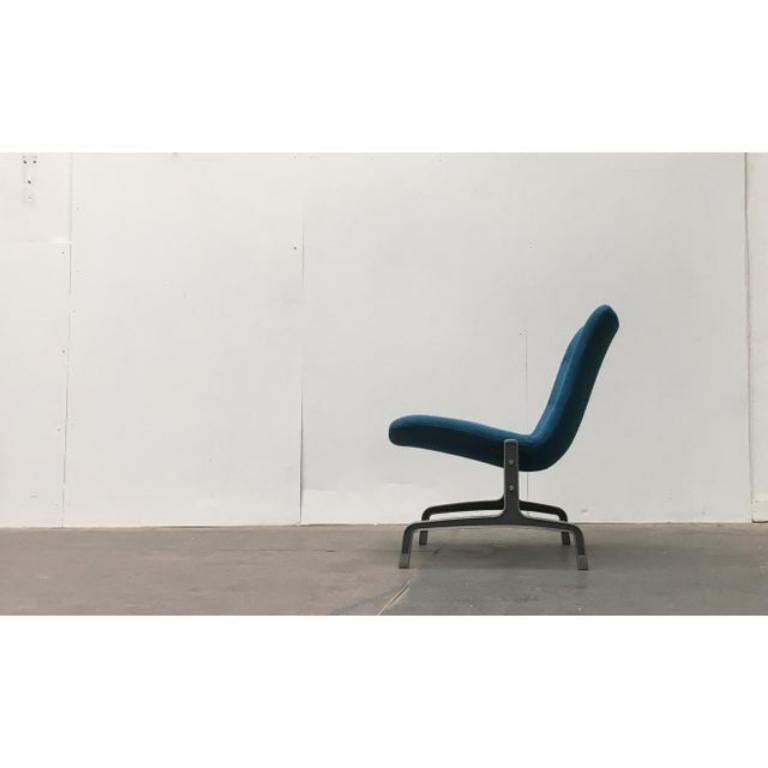 8000 lounge chair by Kusch + Co with a design by Danish designer Jørgen Kastholm.

A comfortable lounge chair in a special color. The materials and workmanship is very high quality in every detail.
The wide seat is contoured and sloped. It is