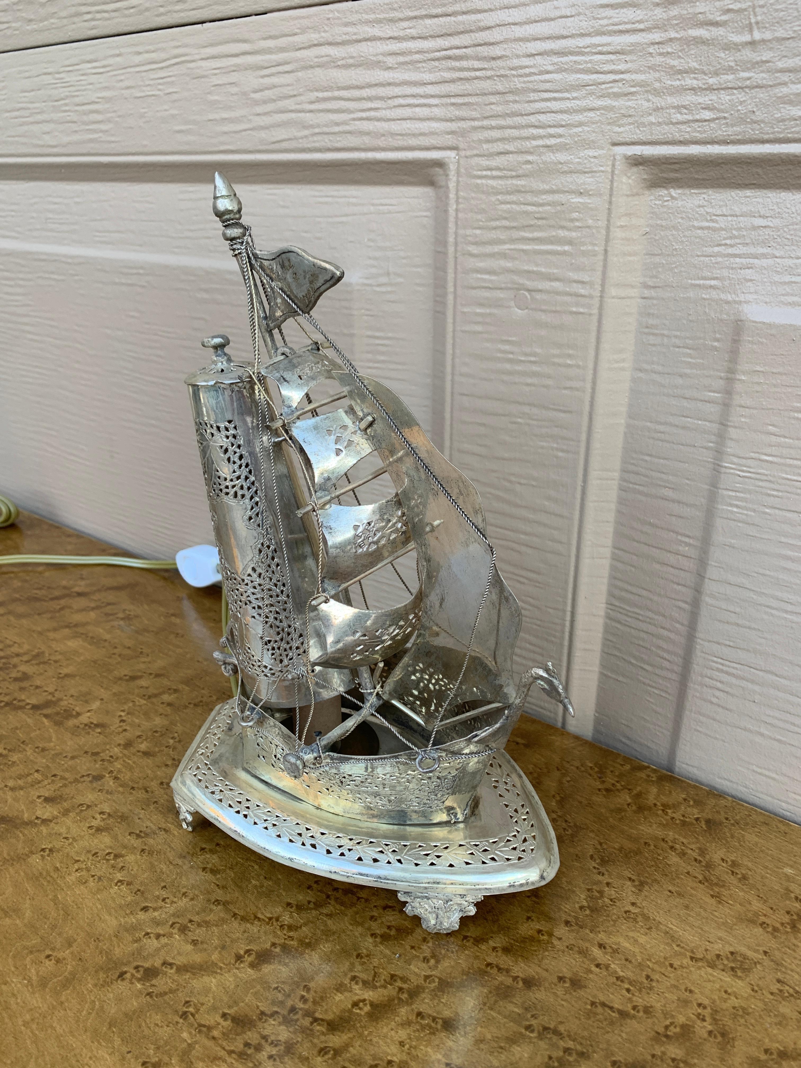 Lámpara de luz nocturna de velero de plata alemana vintage Moderno de mediados de siglo en venta