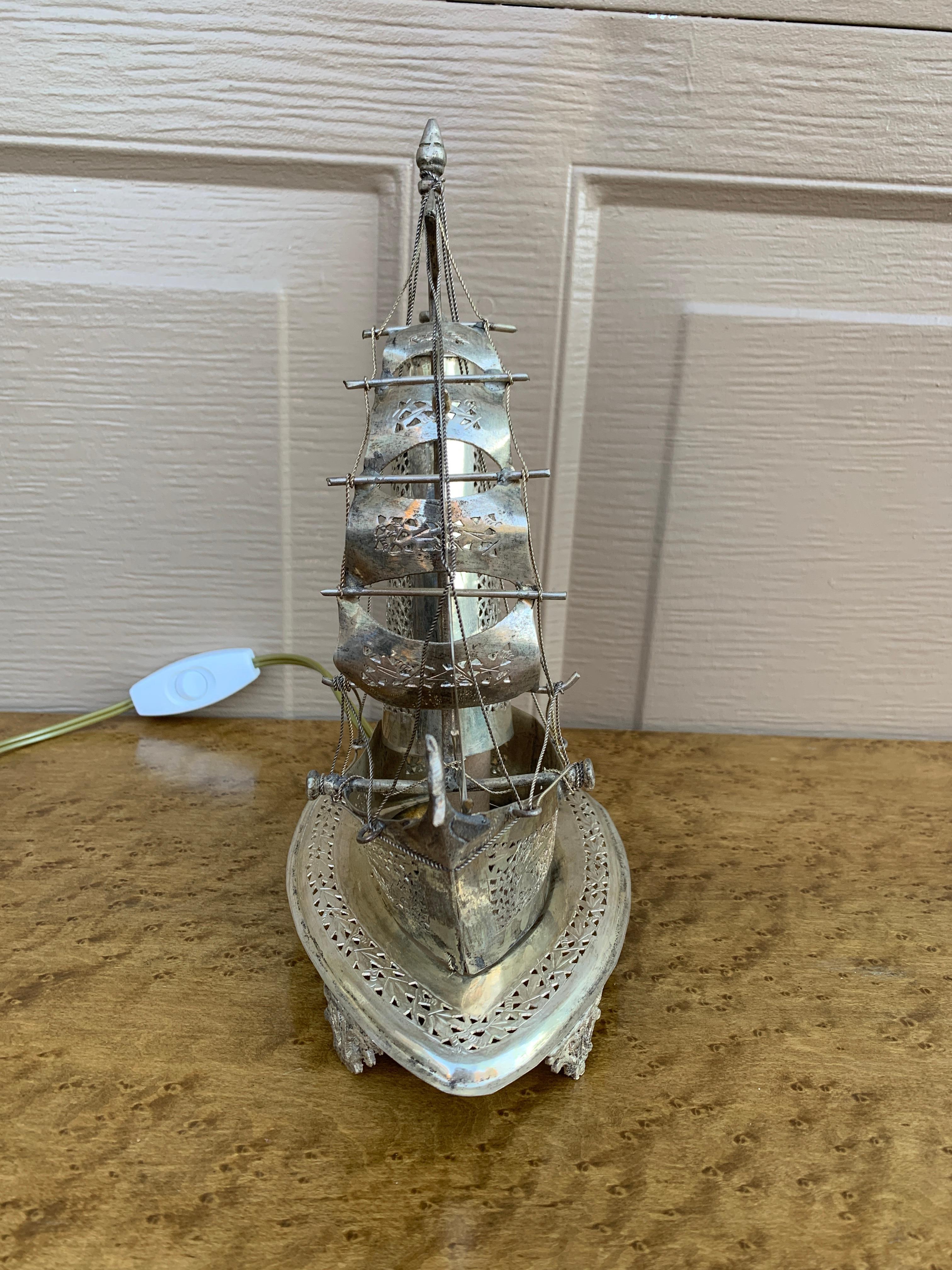 Lámpara de luz nocturna de velero de plata alemana vintage en venta 1