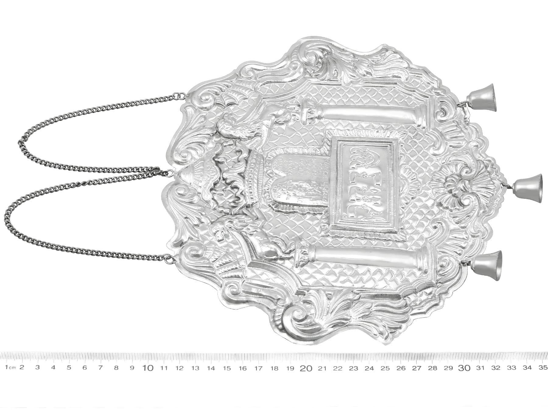 Breastplate d'argento tedesco d'epoca per la Torah Circa 1950 in vendita 4
