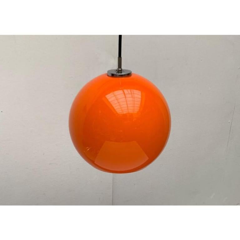 Lampada a sospensione a sfera in vetro vintage German A Space Age AH 1 di Peill & Putzler anni '70 in vendita 3