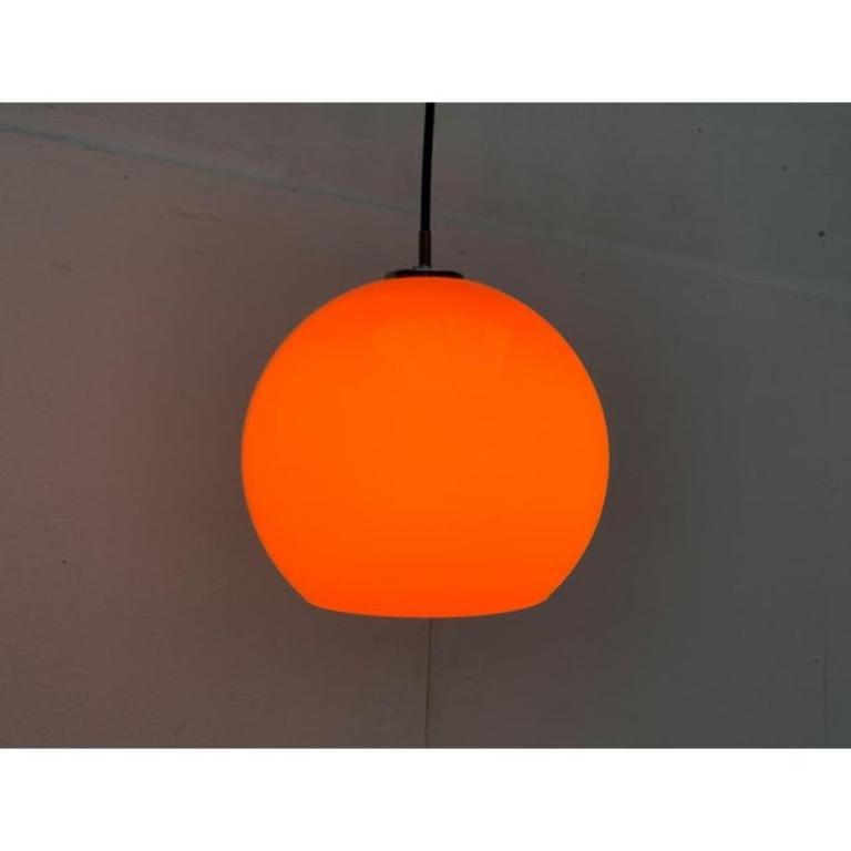 Tedesco Lampada a sospensione a sfera in vetro vintage German A Space Age AH 1 di Peill & Putzler anni '70 in vendita