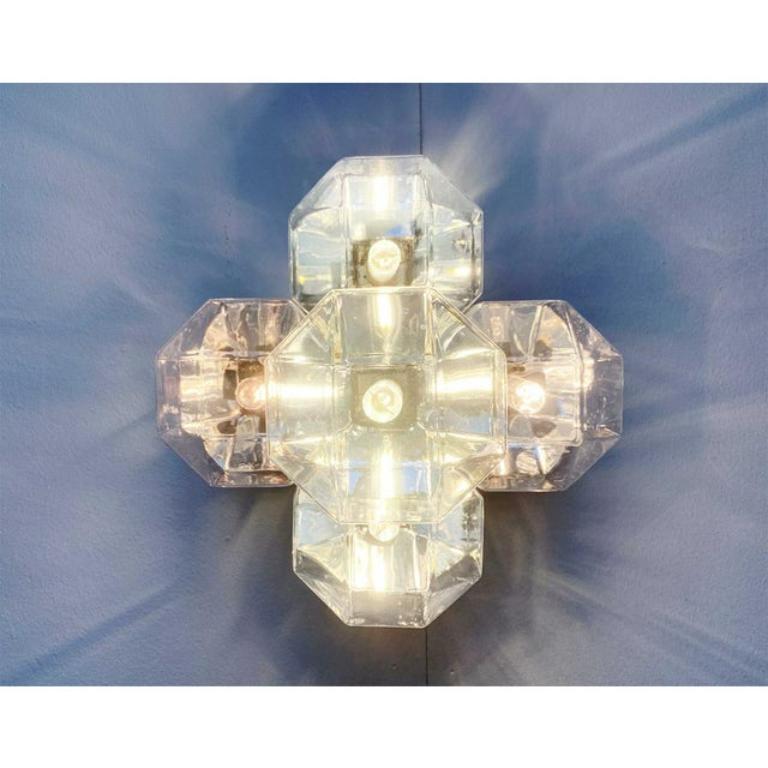 Rare ceiling or wall sconce from the 60s / 70s after a design by Motoko Ishii for the well-known manufacturer Staff Leuchten, Germany.

The luminaire consists of a cluster of five lights combined in two levels. The angles and surfaces fit perfectly