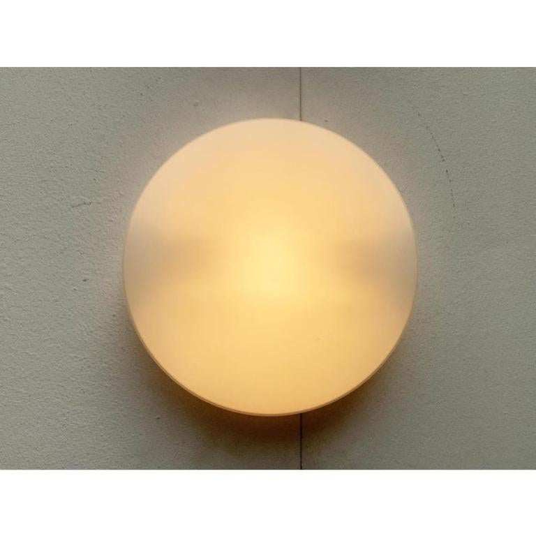 Lampe murale allemande à disques de l'ère spatiale de Peill & Putzler, 1970 Excellent état - En vente à Hamburg, DE