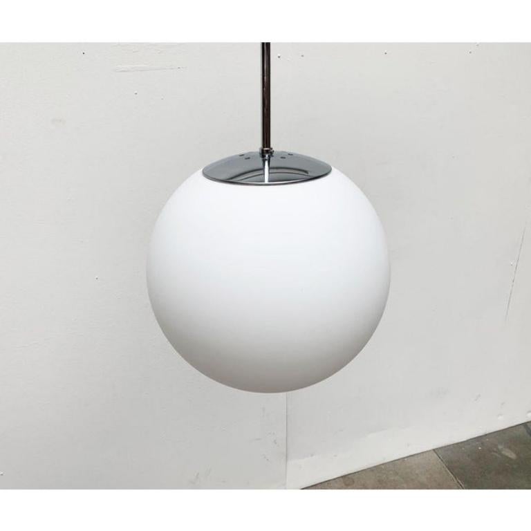 Tedesco Lampada a sospensione a sfera in vetro vintage A Space Age tedesca di Limburg, anni '60 in vendita