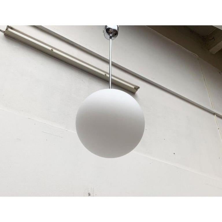 XX secolo Lampada a sospensione a sfera in vetro vintage A Space Age tedesca di Limburg, anni '60 in vendita