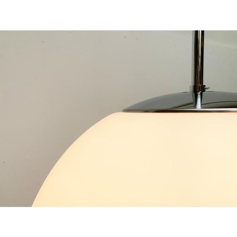 Tedesco Lampada a sospensione a sfera in vetro tedesco vintage della linea Space AGE di Limburg in vendita