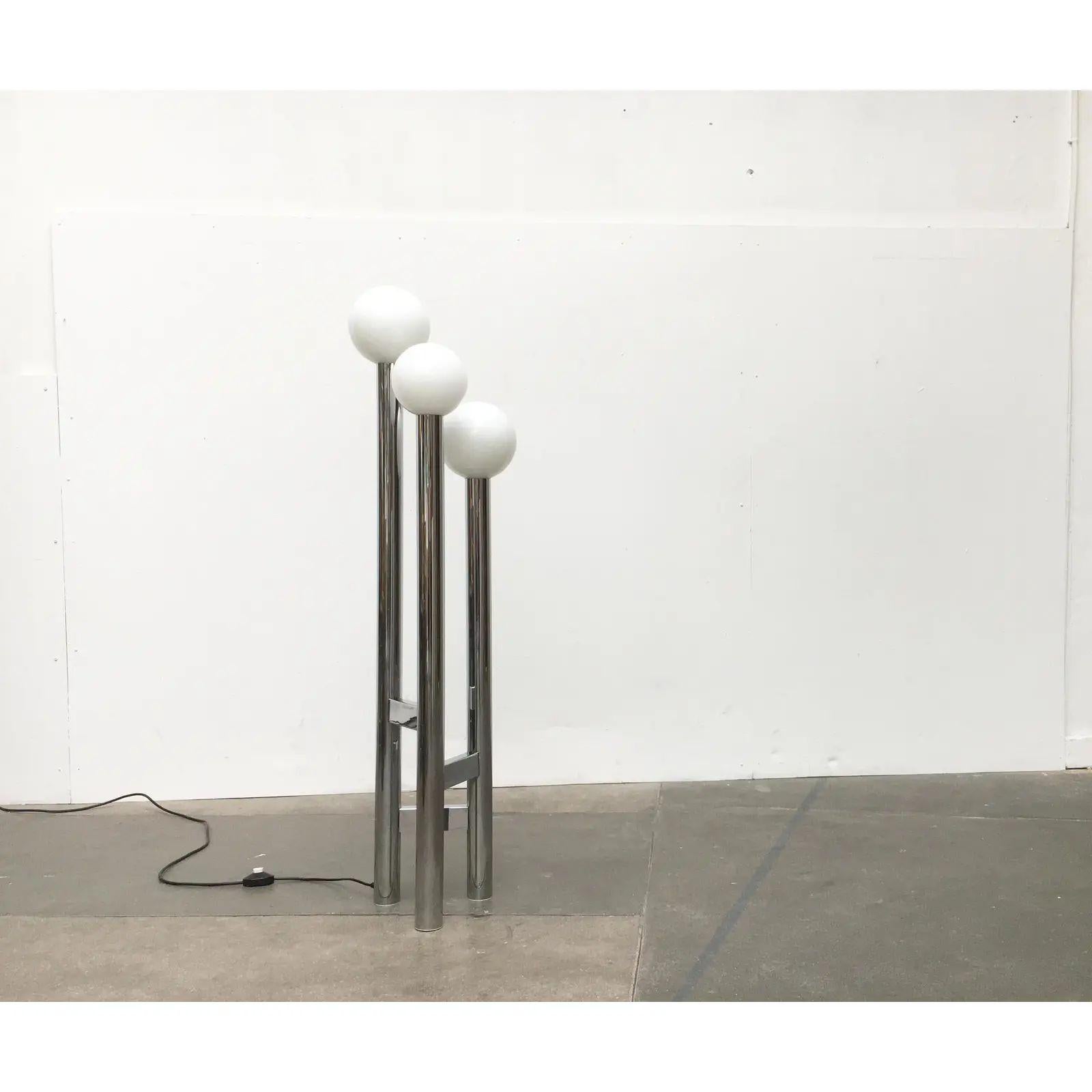 Lampadaire allemand vintage de l'ère spatiale en verre et métal, 1970 en vente 3