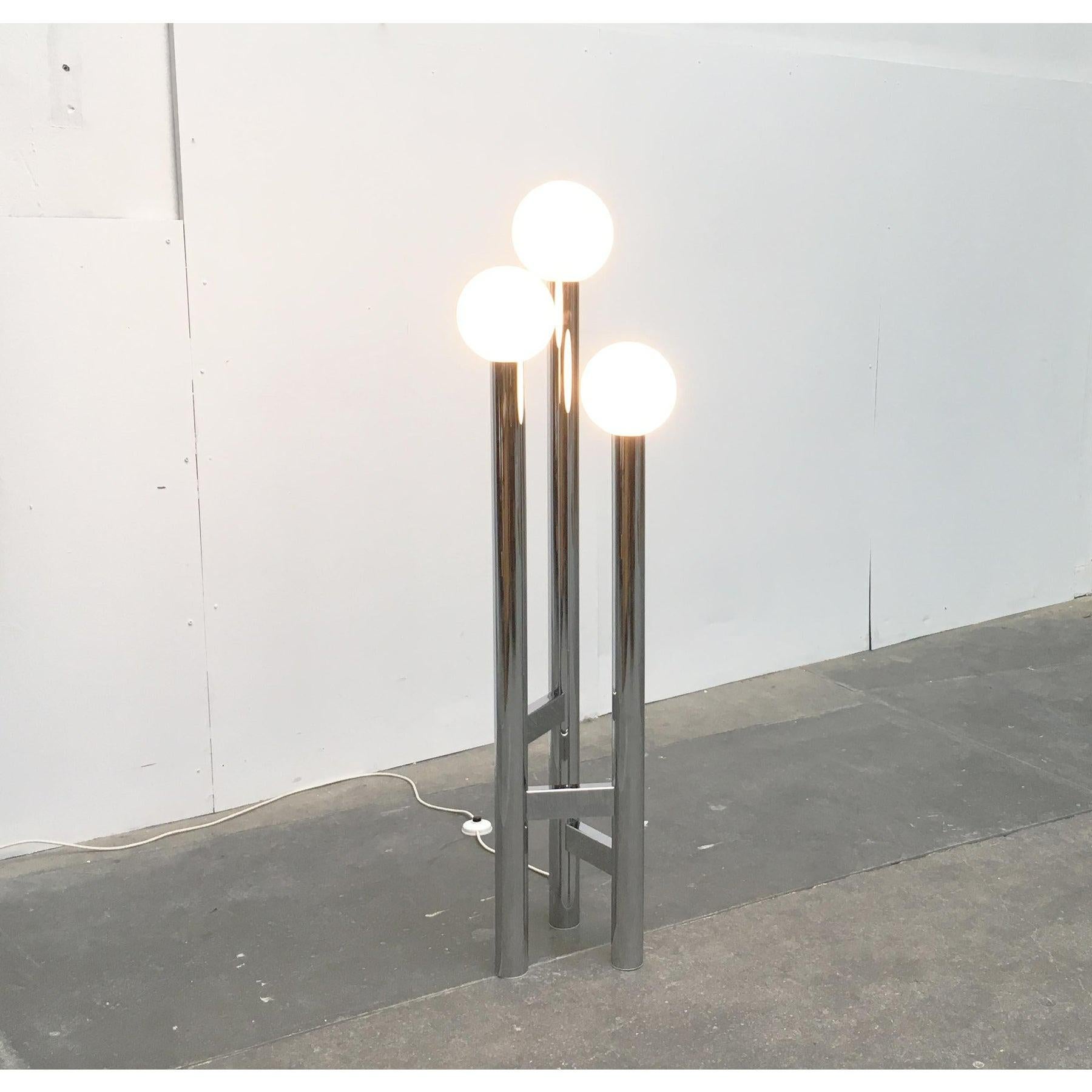 Lampadaire allemand vintage de l'ère spatiale en verre et métal, 1970 en vente 4