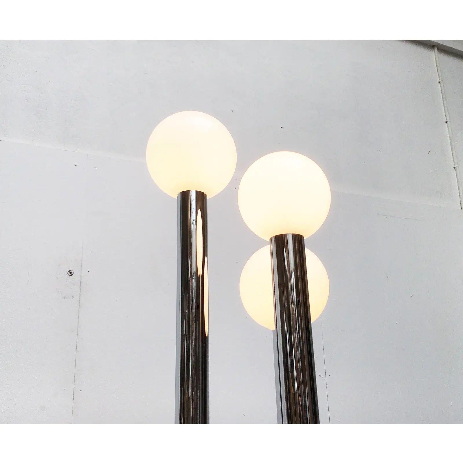 Lampadaire allemand vintage de l'ère spatiale en verre et métal, 1970 Bon état - En vente à Hamburg, DE