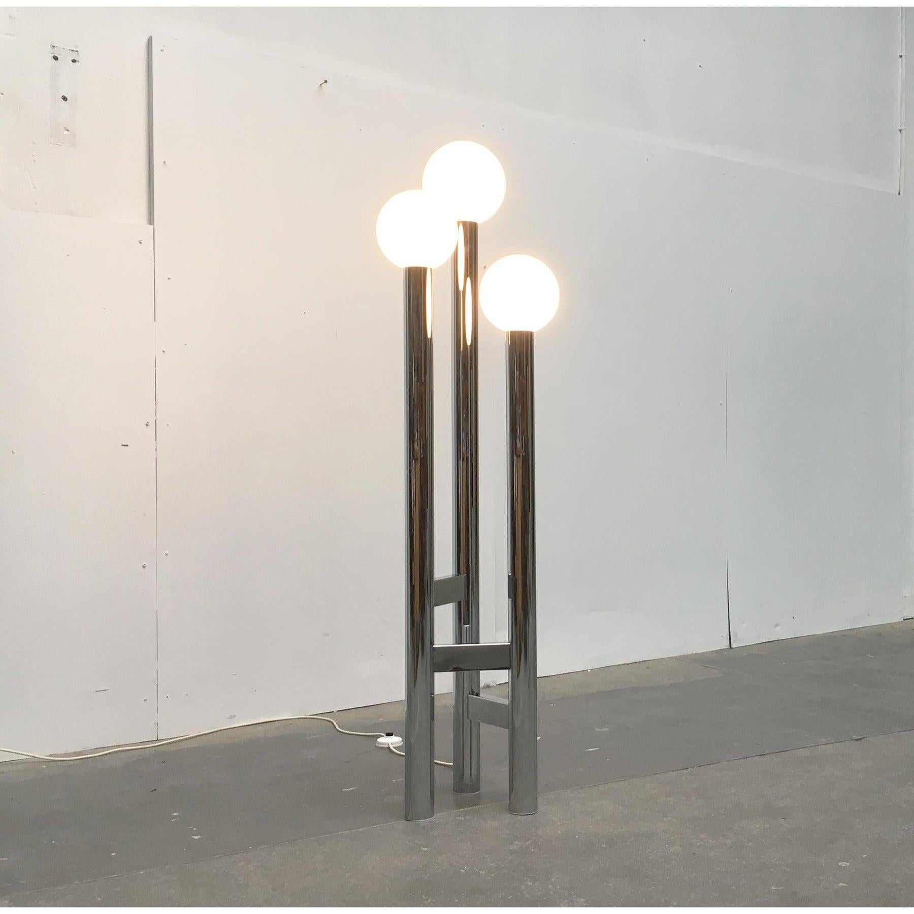 Lampadaire allemand vintage de l'ère spatiale en verre et métal, 1970 en vente 1