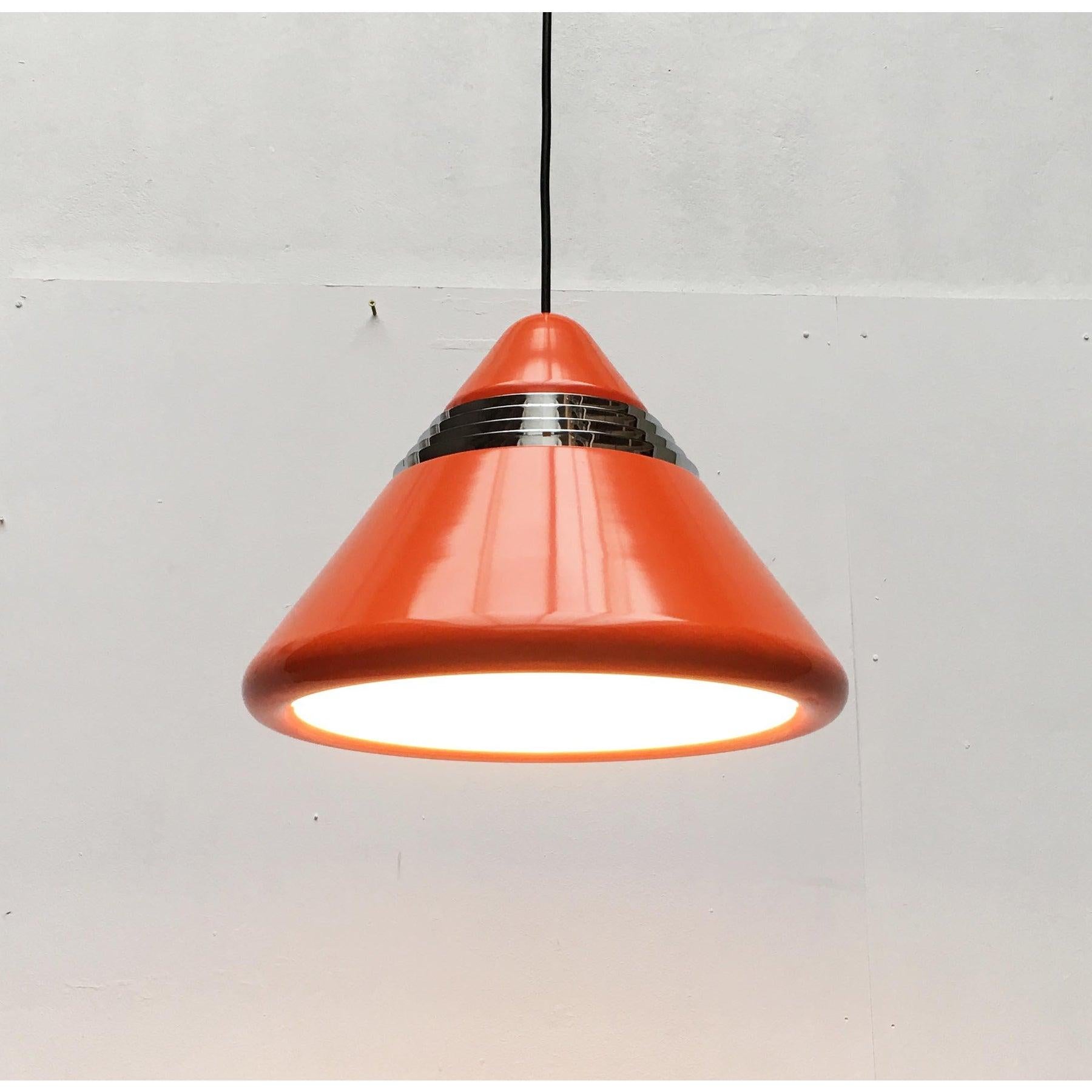 Mid-Century moderno Lampada a sospensione tedesca d'epoca Model 5535 di Alfred Kalthoff per Staff in vendita