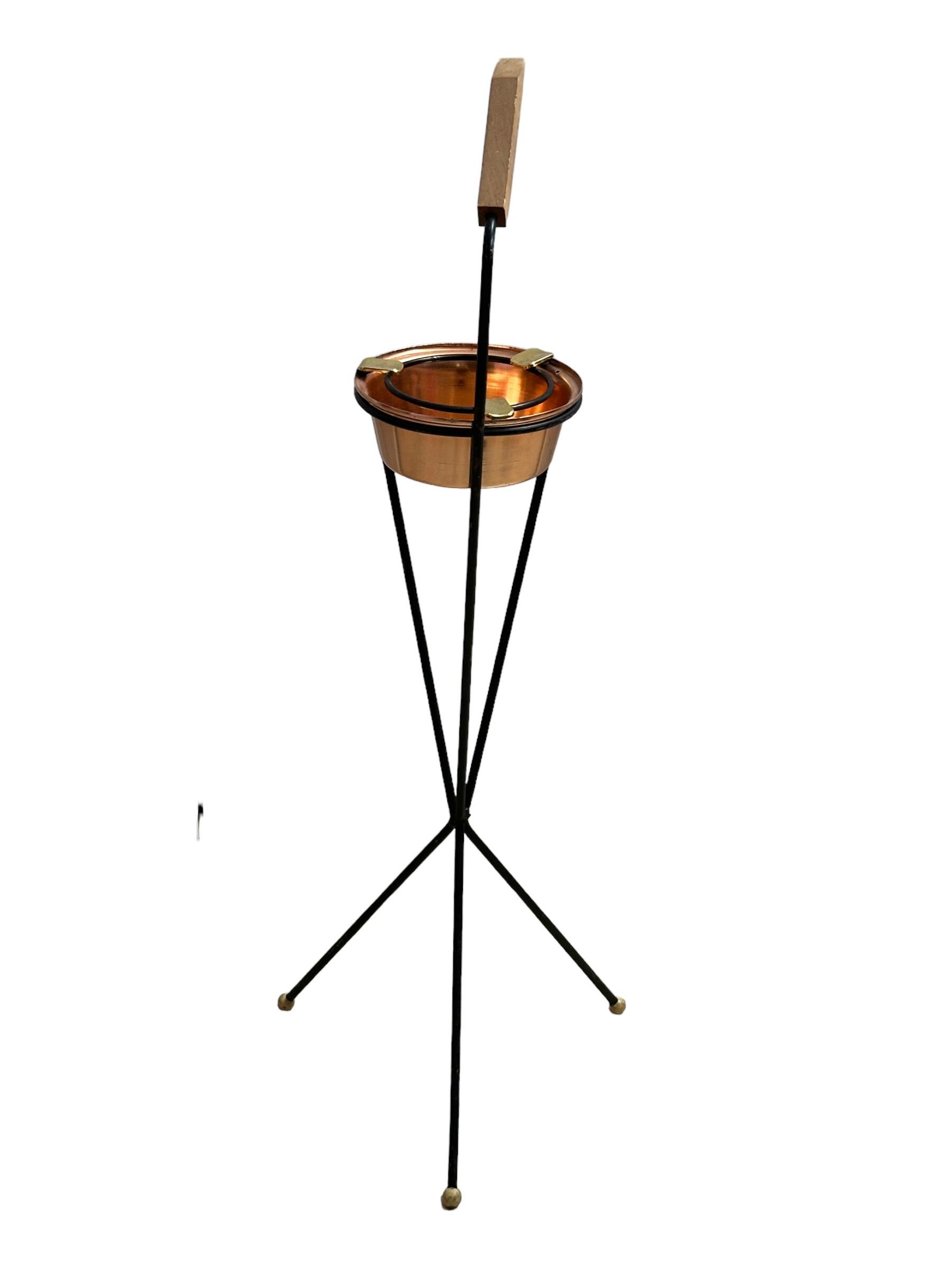 Deutscher Dreibein-Sputnik-Aschenbecher aus Metall mit Schnur, Mid-Century Modern, 1950er Jahre im Zustand „Gut“ im Angebot in Nuernberg, DE