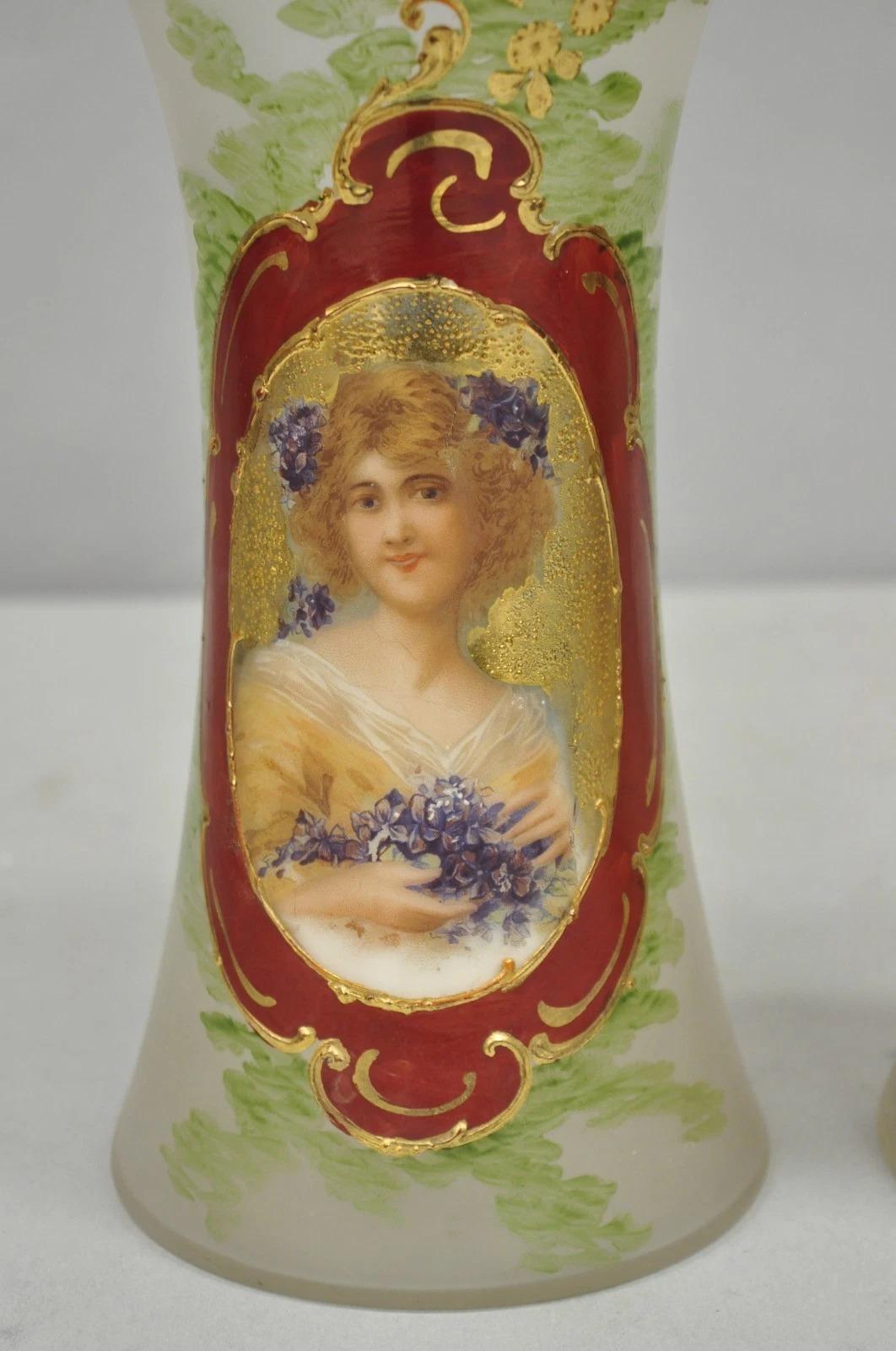Victorien Vase en verre dépoli peint Figural Femme Buste - une paire en vente