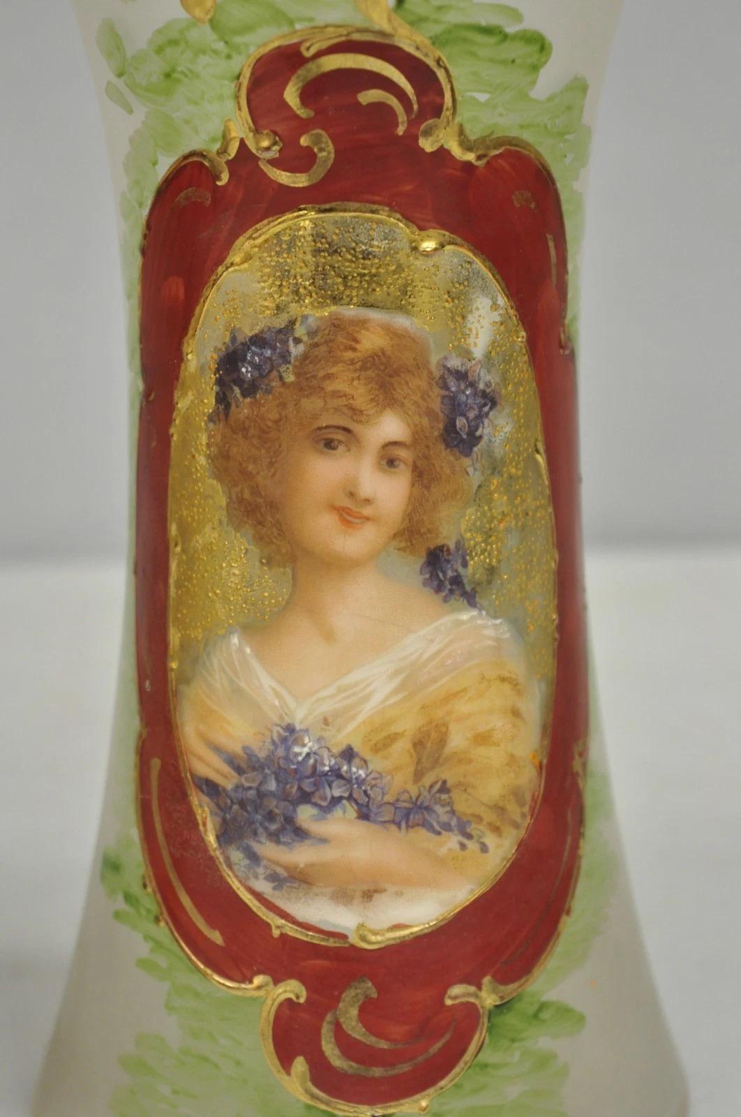 Inconnu Vase en verre dépoli peint Figural Femme Buste - une paire en vente