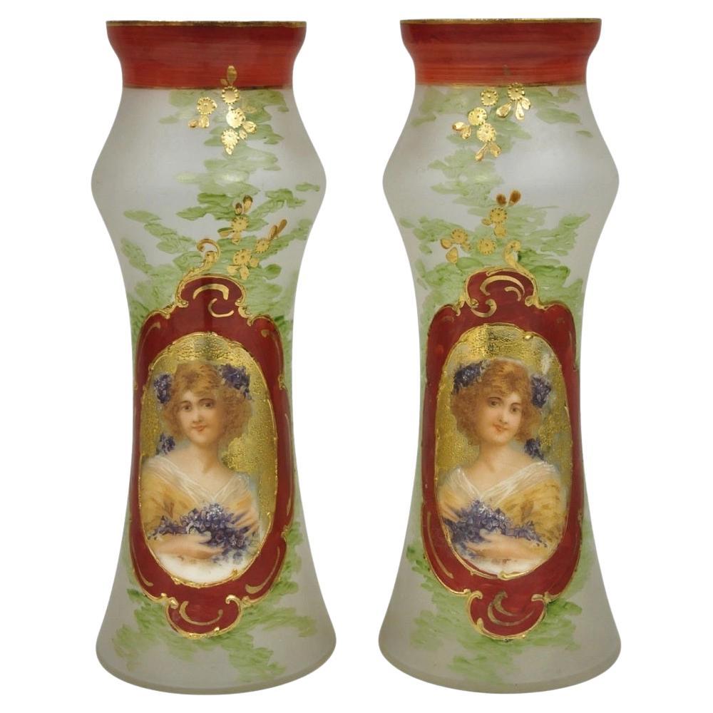 Vase en verre dépoli peint Figural Femme Buste - une paire en vente