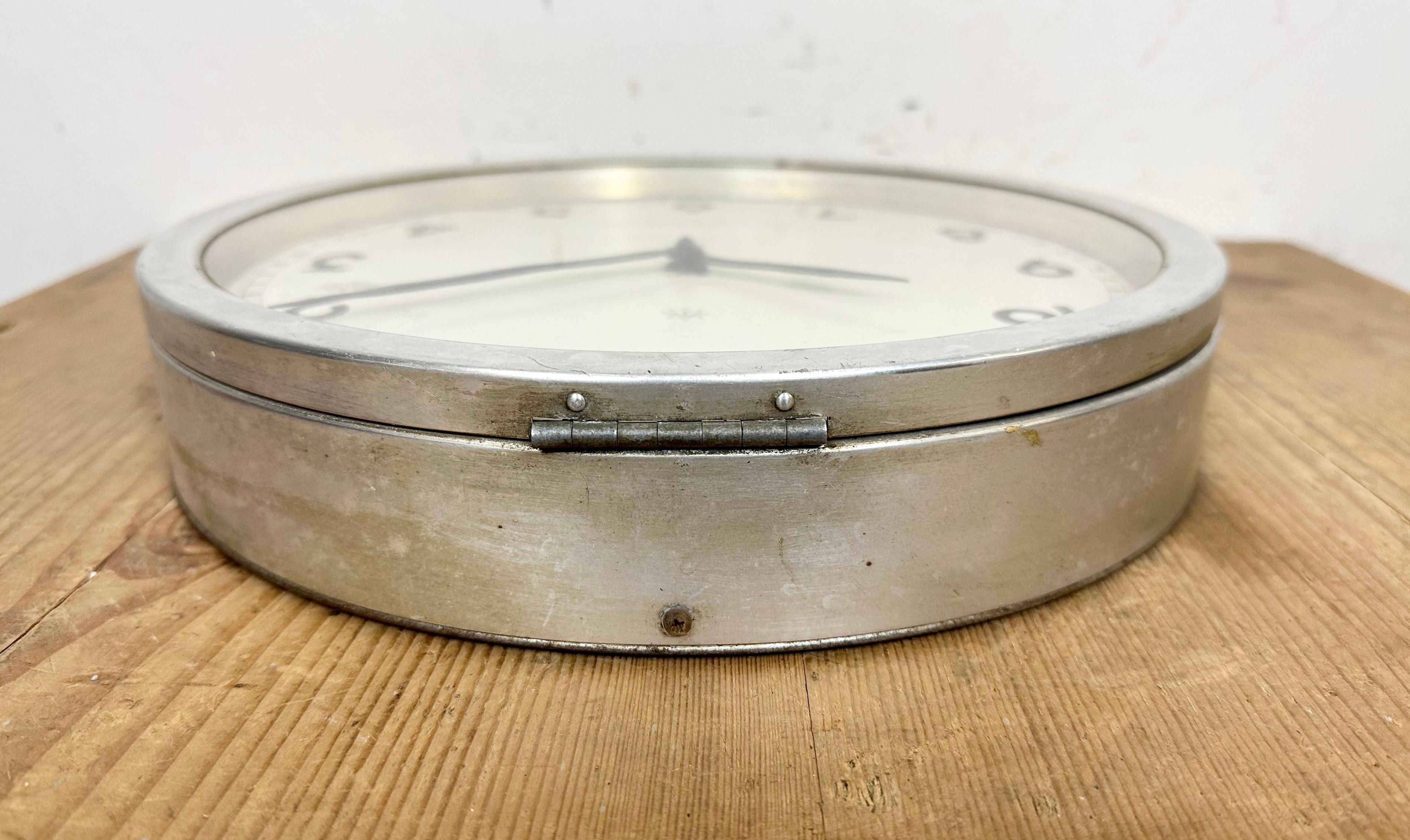 Deutsche Vintage-Wanduhr von Junghans, 1950er-Jahre 4