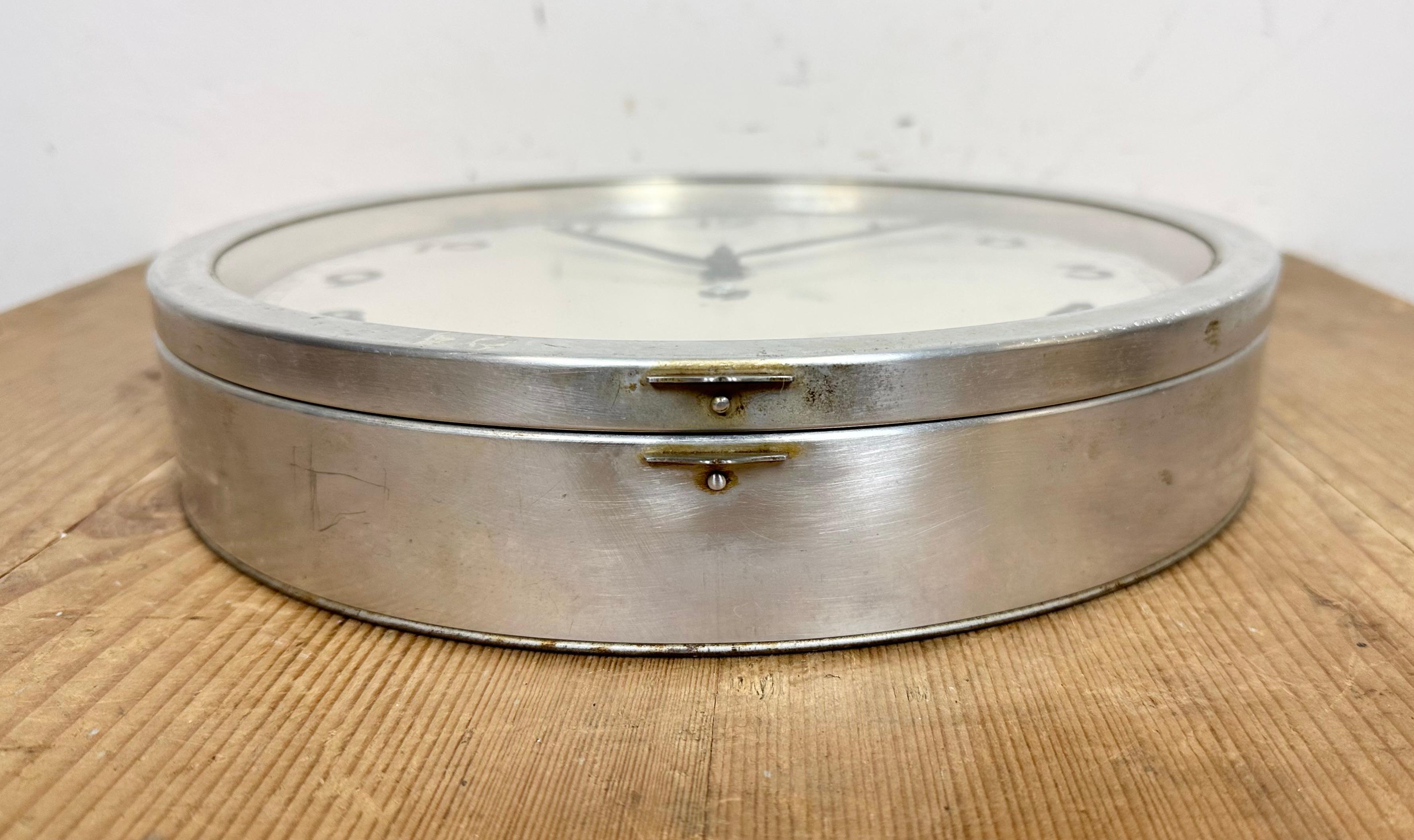 Deutsche Vintage-Wanduhr von Junghans, 1950er-Jahre (Aluminium)