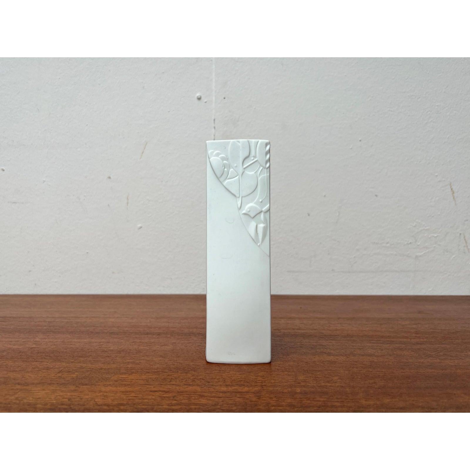 Vaso tedesco d'epoca in porcellana bianca di KPM Royal Porcelain in vendita 5