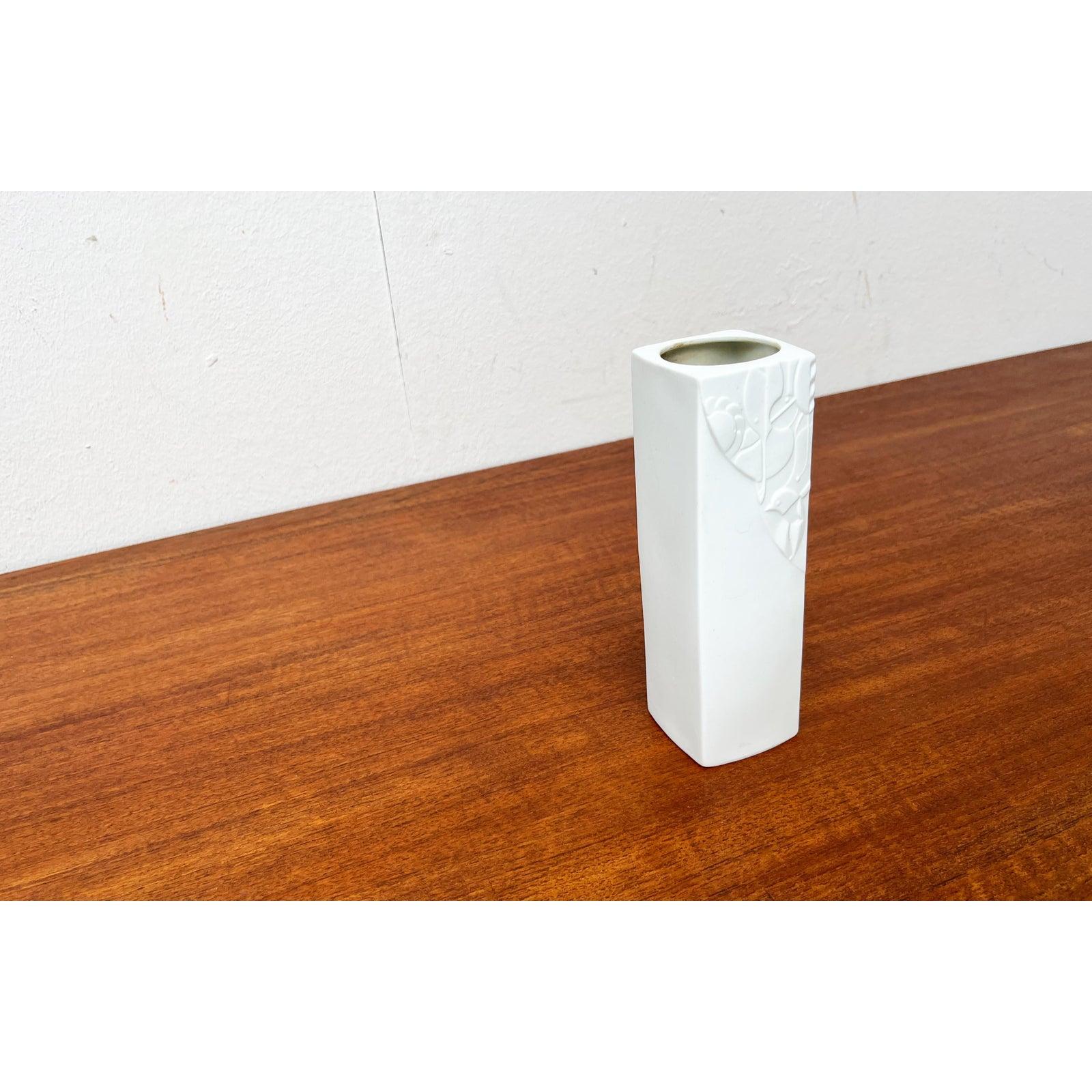 XX secolo Vaso tedesco d'epoca in porcellana bianca di KPM Royal Porcelain in vendita