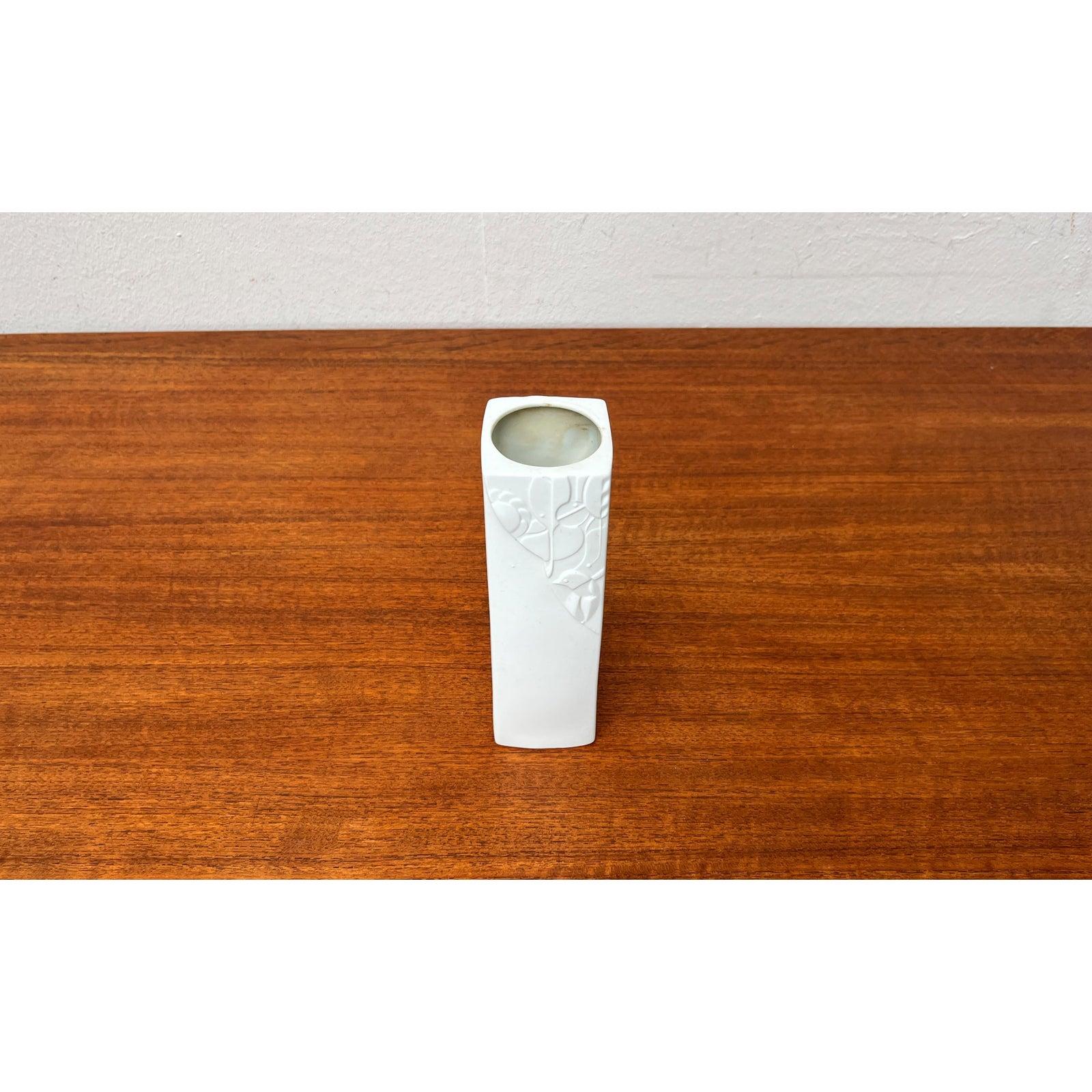 Porcellana Vaso tedesco d'epoca in porcellana bianca di KPM Royal Porcelain in vendita