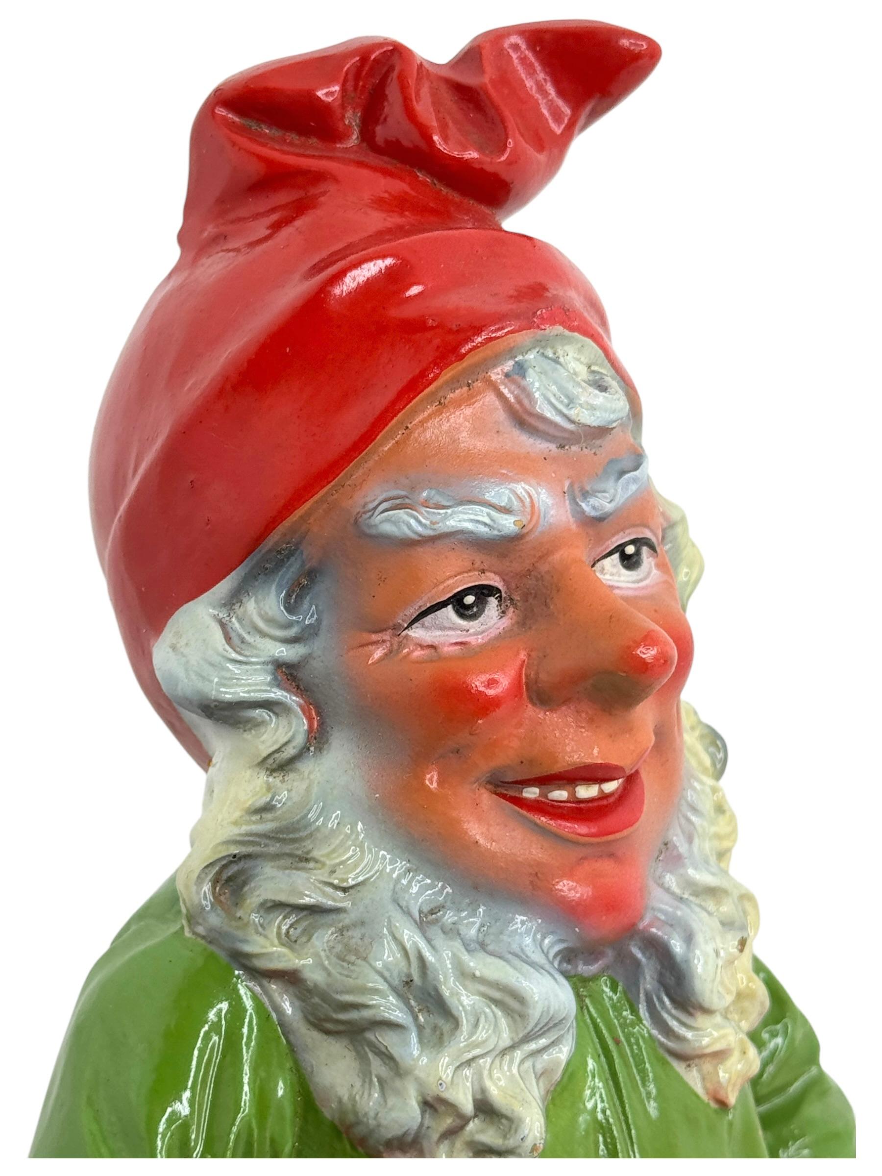 Statue allemande vintage de nain de jardin avec faux, années 1930 Bon état à Nuernberg, DE