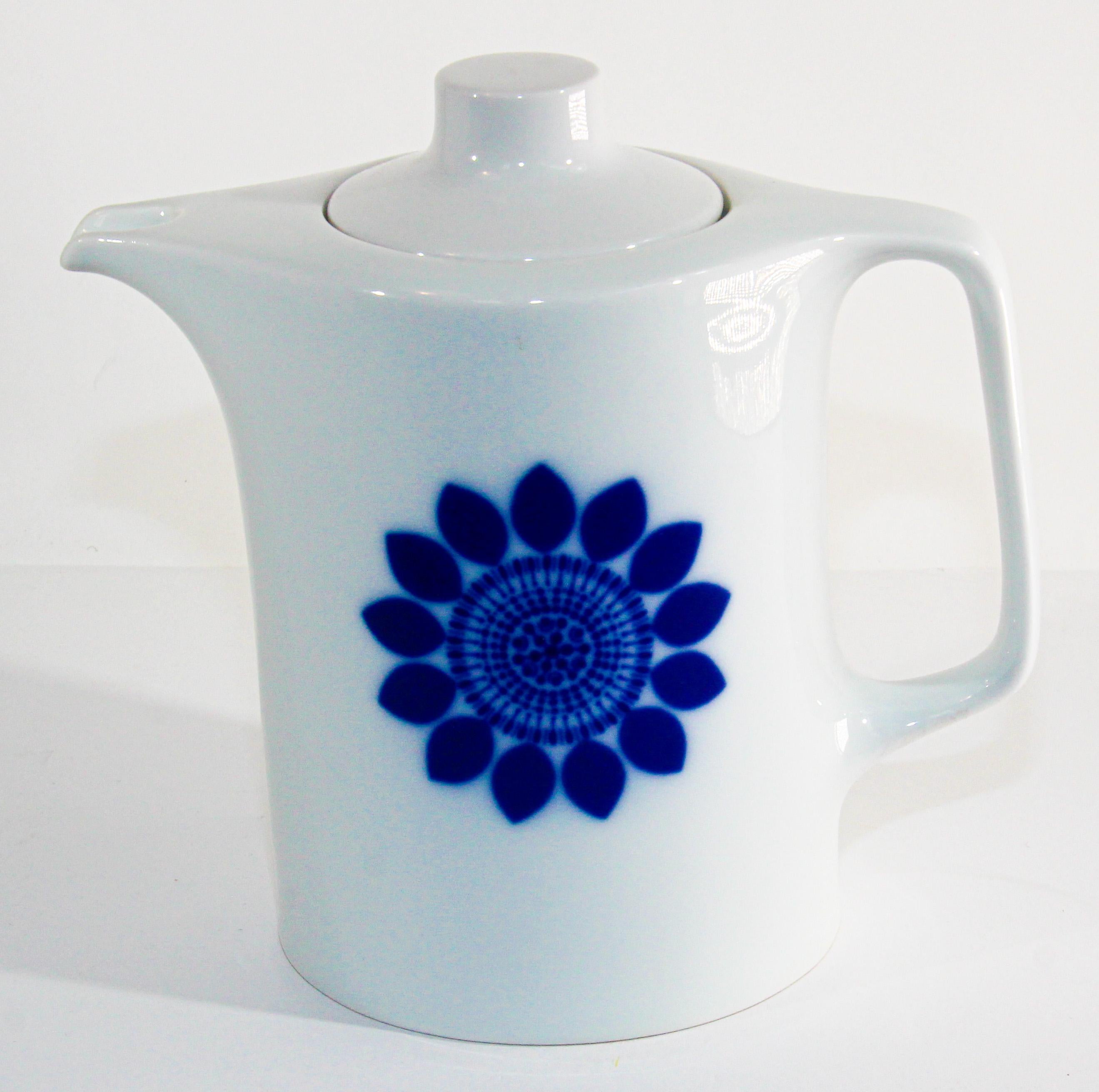 Fatto a mano Vintage Germany Hutschenreuther Novum Caffettiera in porcellana in vendita