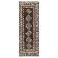 Tapis Kilim persan Ghazvin vintage marron avec médaillons bleus par Kilim