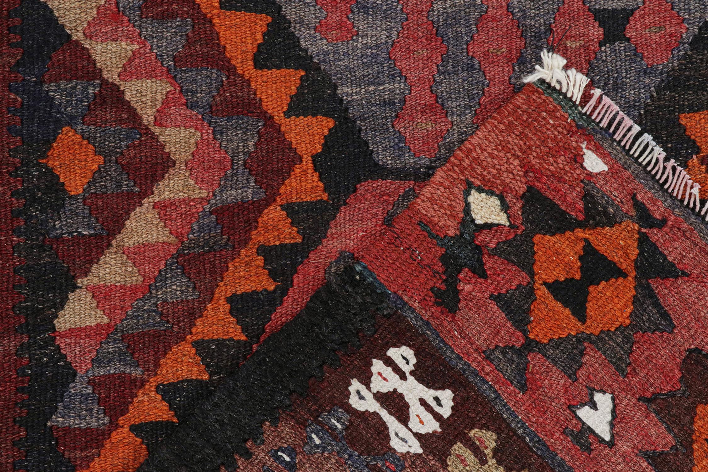 Ghazvin Persischer Kelim-Läufer mit geometrischen Mustern von Rug & Kilim (Wolle) im Angebot