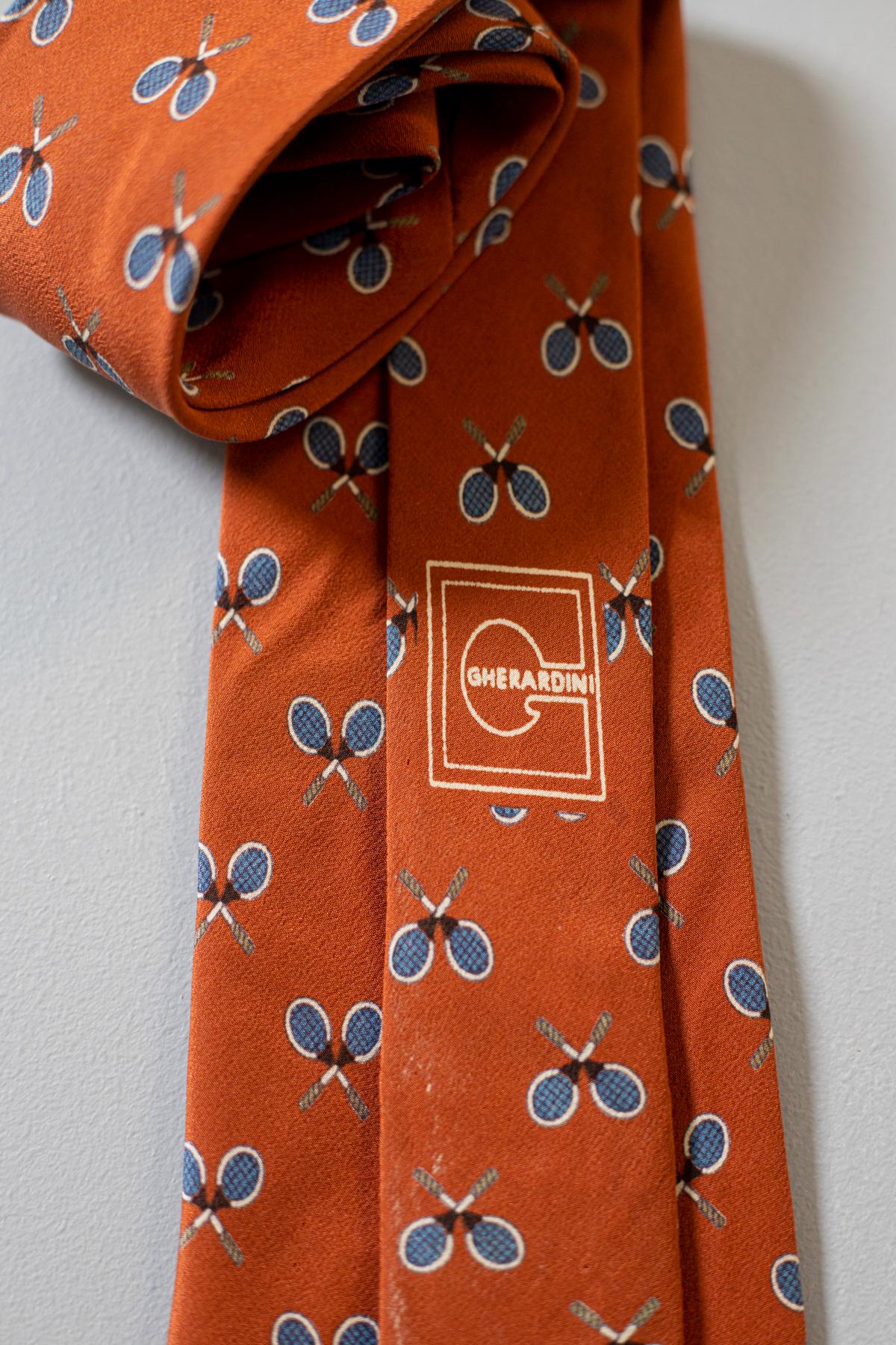Brown Vintage Gherardini 100% silk tie with small rackets For Sale