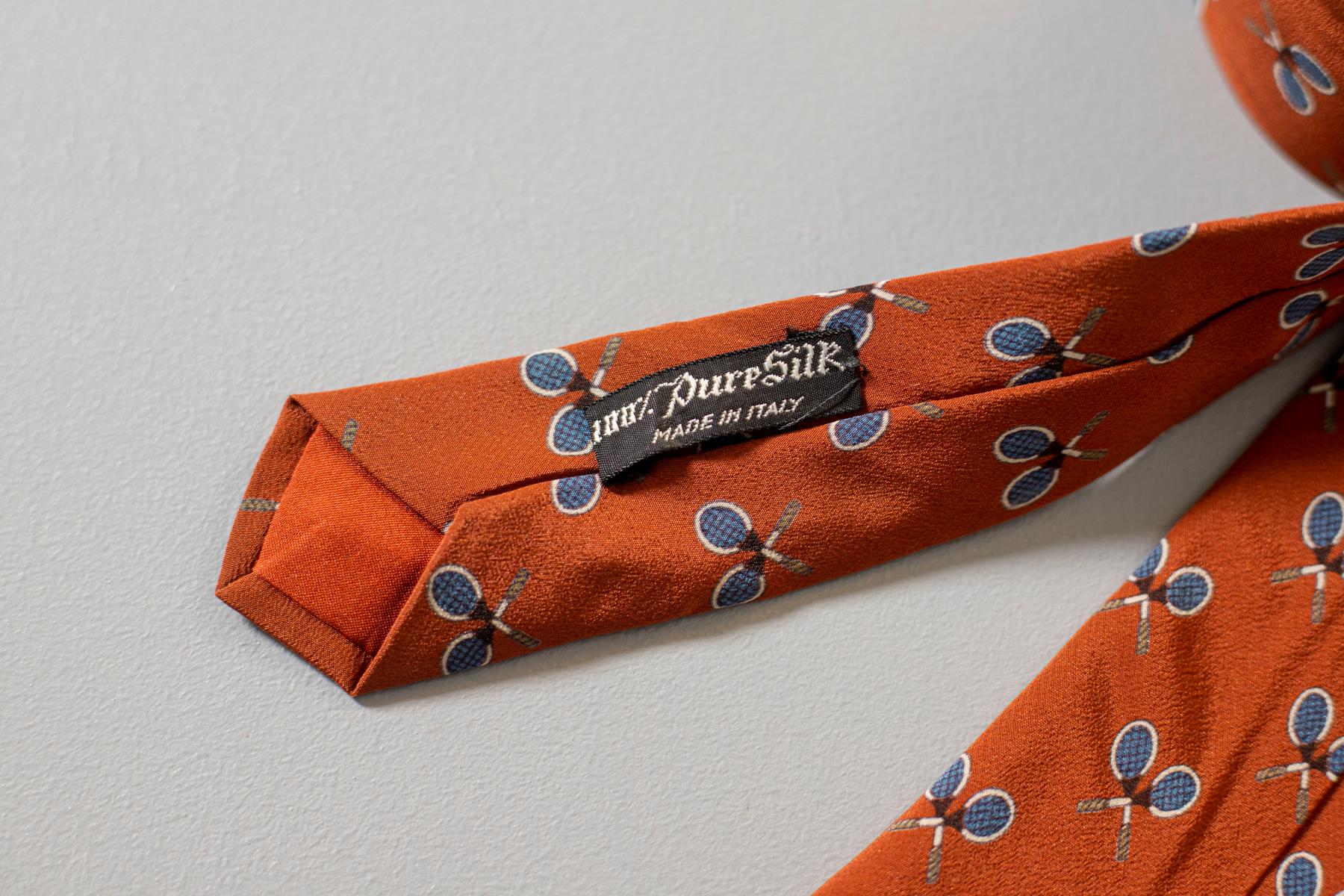 Men's Vintage Gherardini 100% silk tie with small rackets For Sale