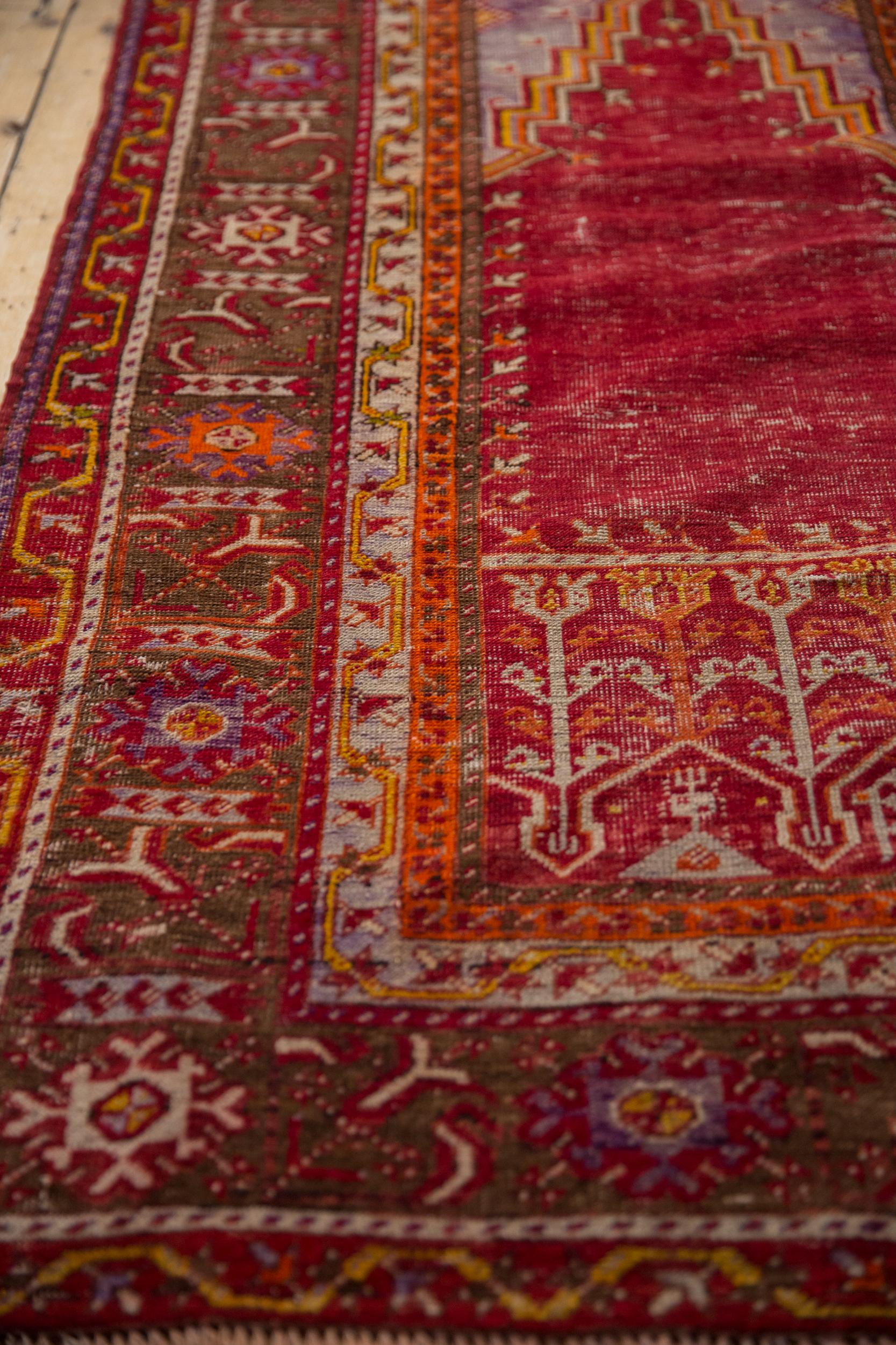 Vintage Ghiordes Rug Runner In Good Condition For Sale In Katonah, NY