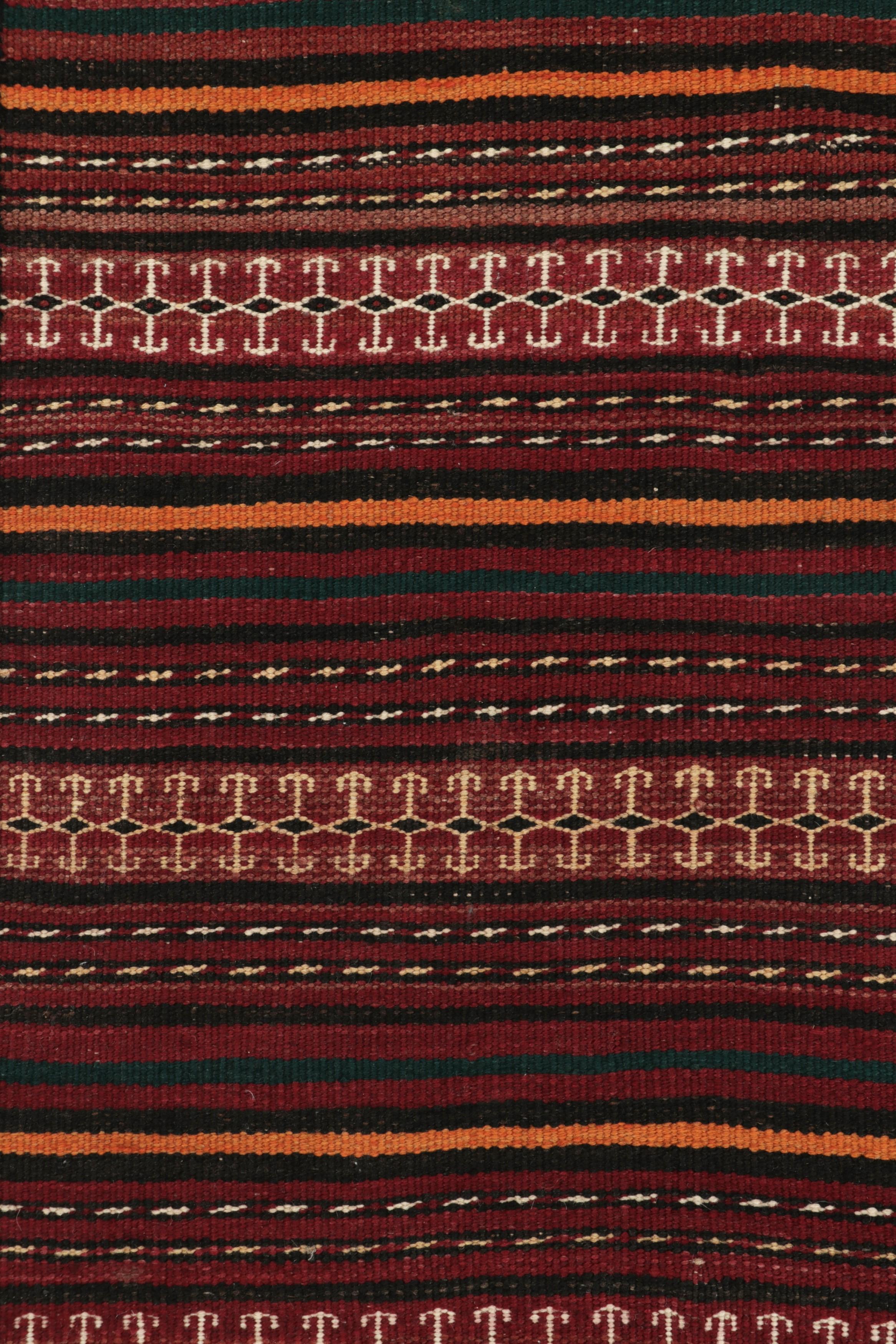 Vintage Ghochan Persischer Kilim Läufer Teppich, Rote und Rosa Streifen - Rug & Kilim (Handgewebt) im Angebot