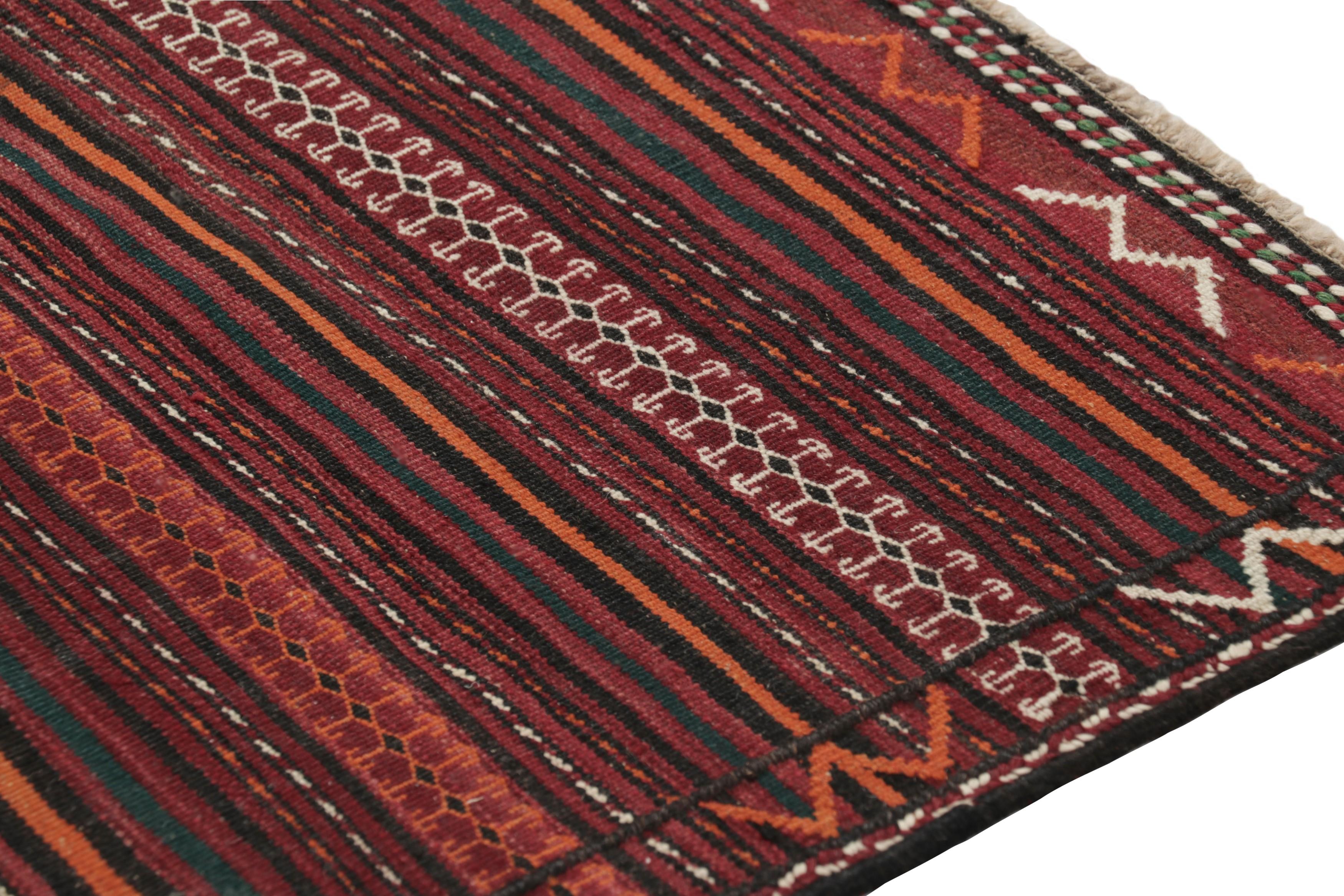 Vintage Ghochan Persischer Kilim Läufer Teppich, Rote und Rosa Streifen - Rug & Kilim (Wolle) im Angebot