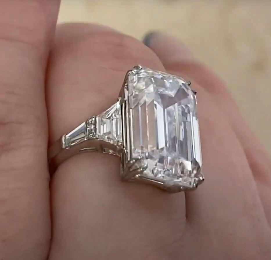 Vintage GIA 10.01ct Emerald Cut Diamond Engagement Ring, D Color, Platinum For Sale 1