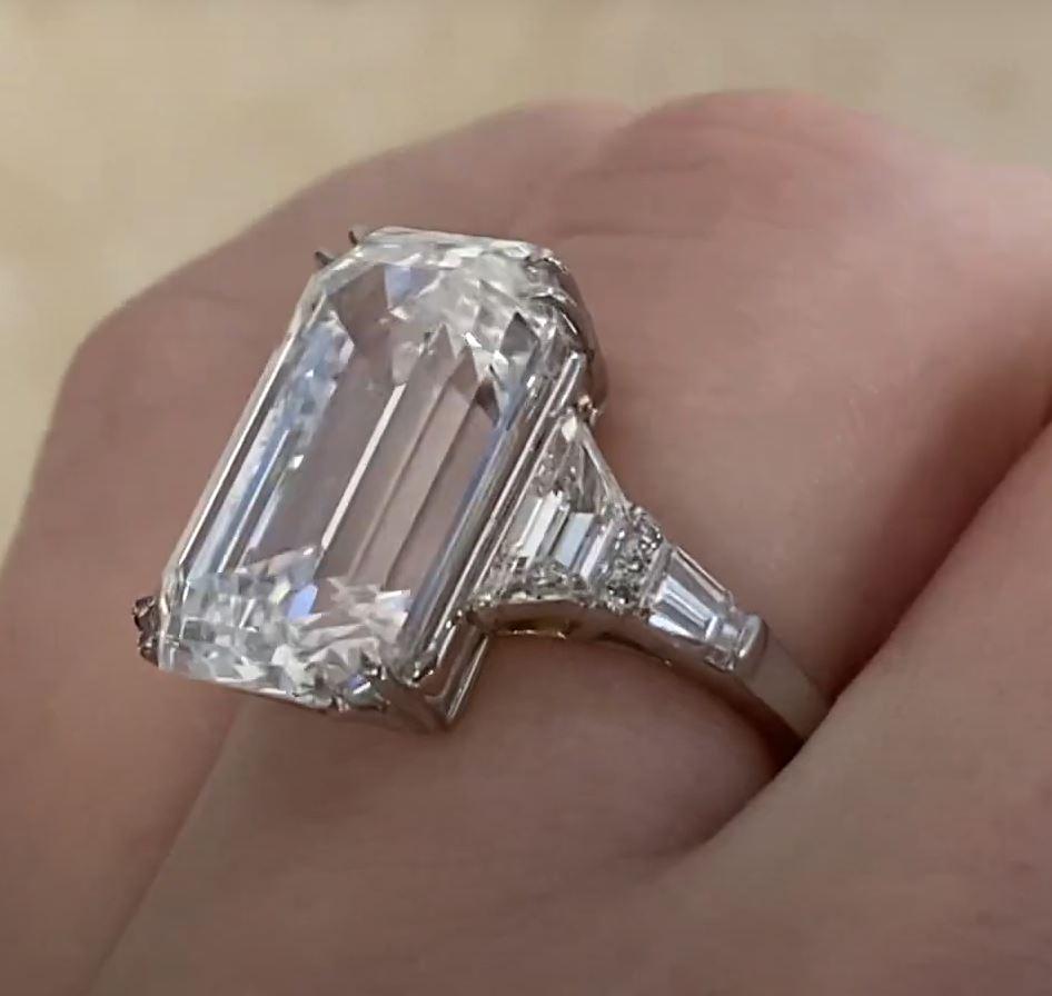 Vintage GIA 10.01ct Emerald Cut Diamond Engagement Ring, D Color, Platinum For Sale 2